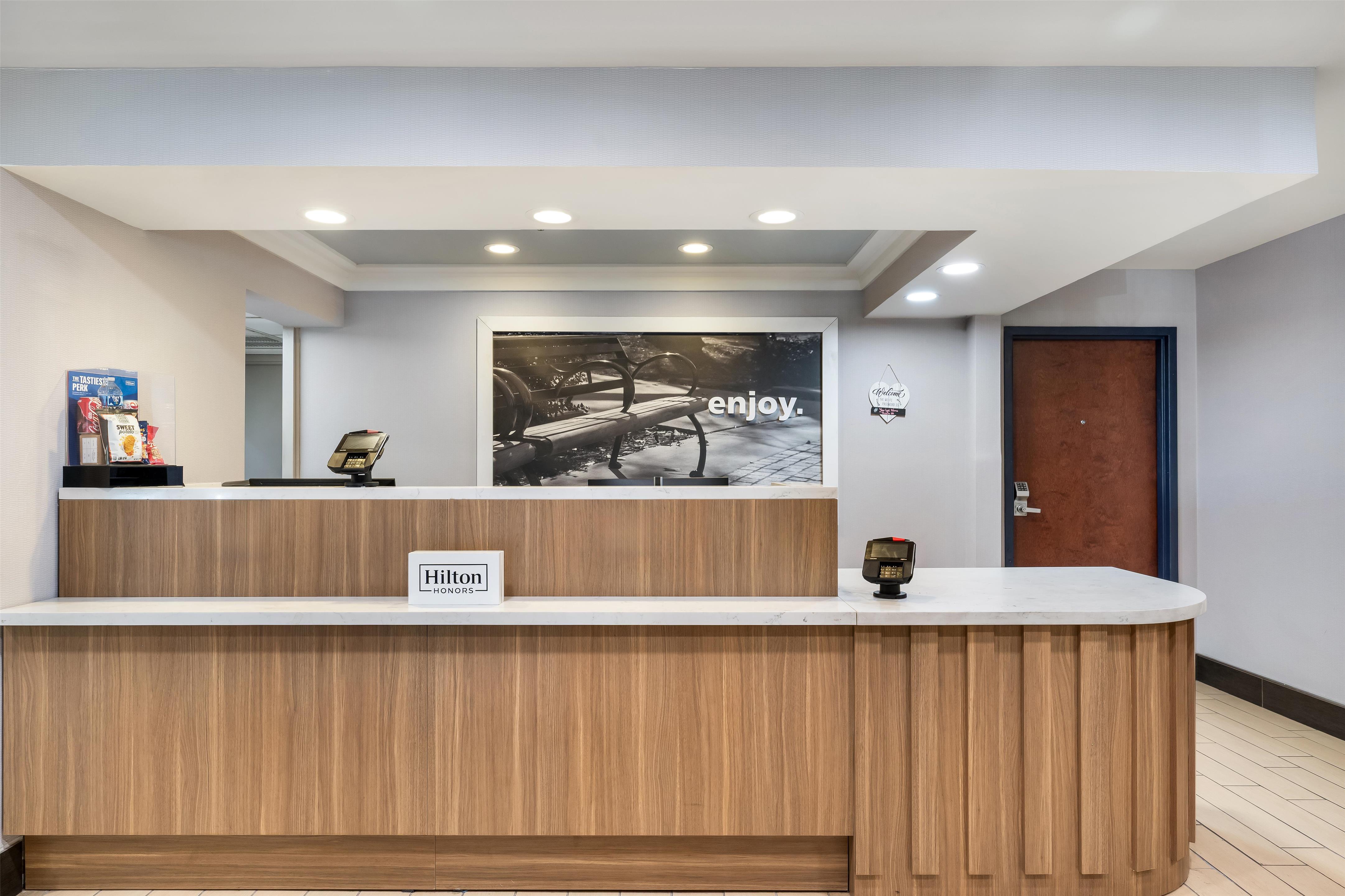 Reception | Hampton Inn Philadelphia/Plymouth Meeting