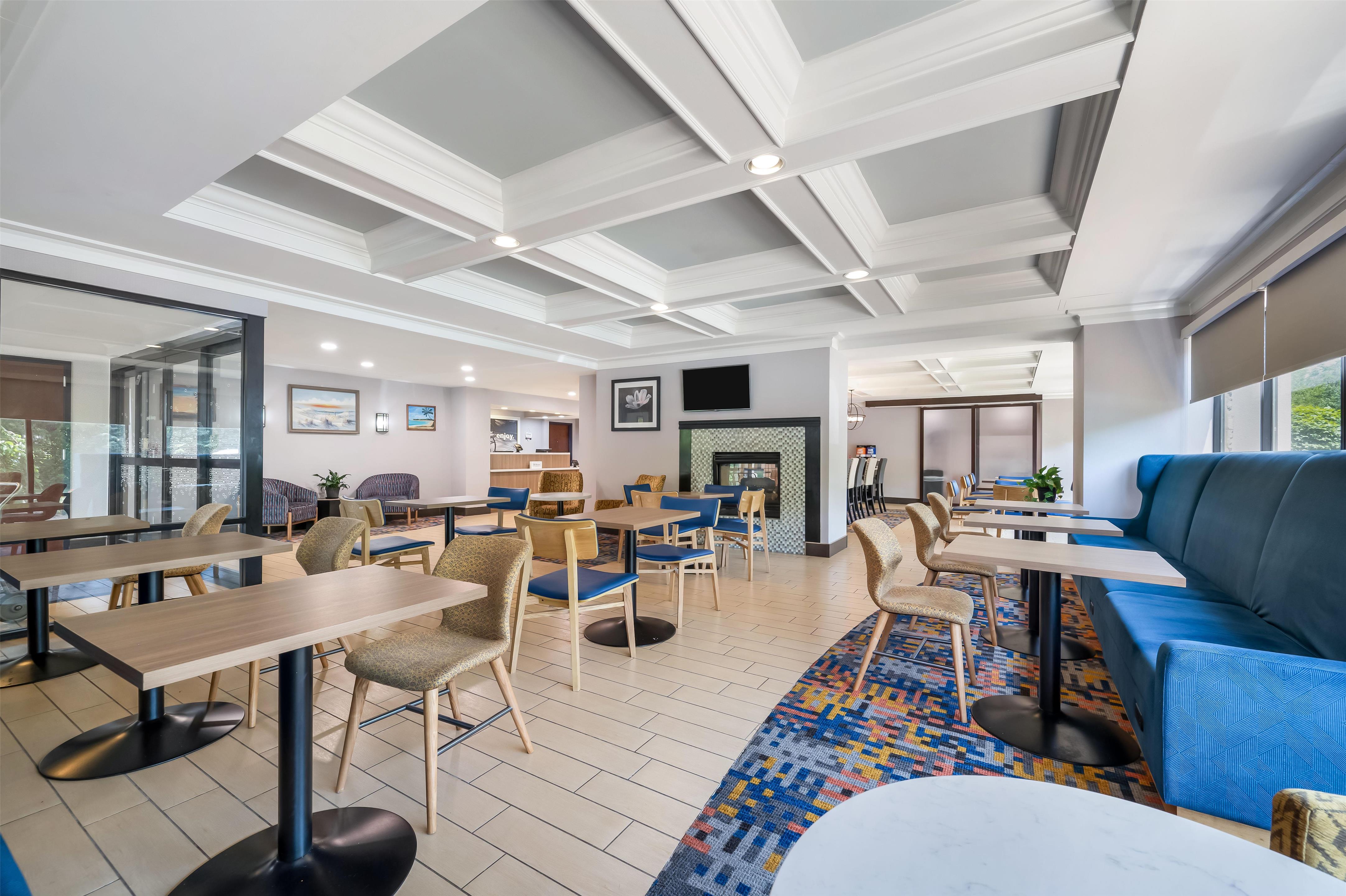Lobby | Hampton Inn Philadelphia/Plymouth Meeting