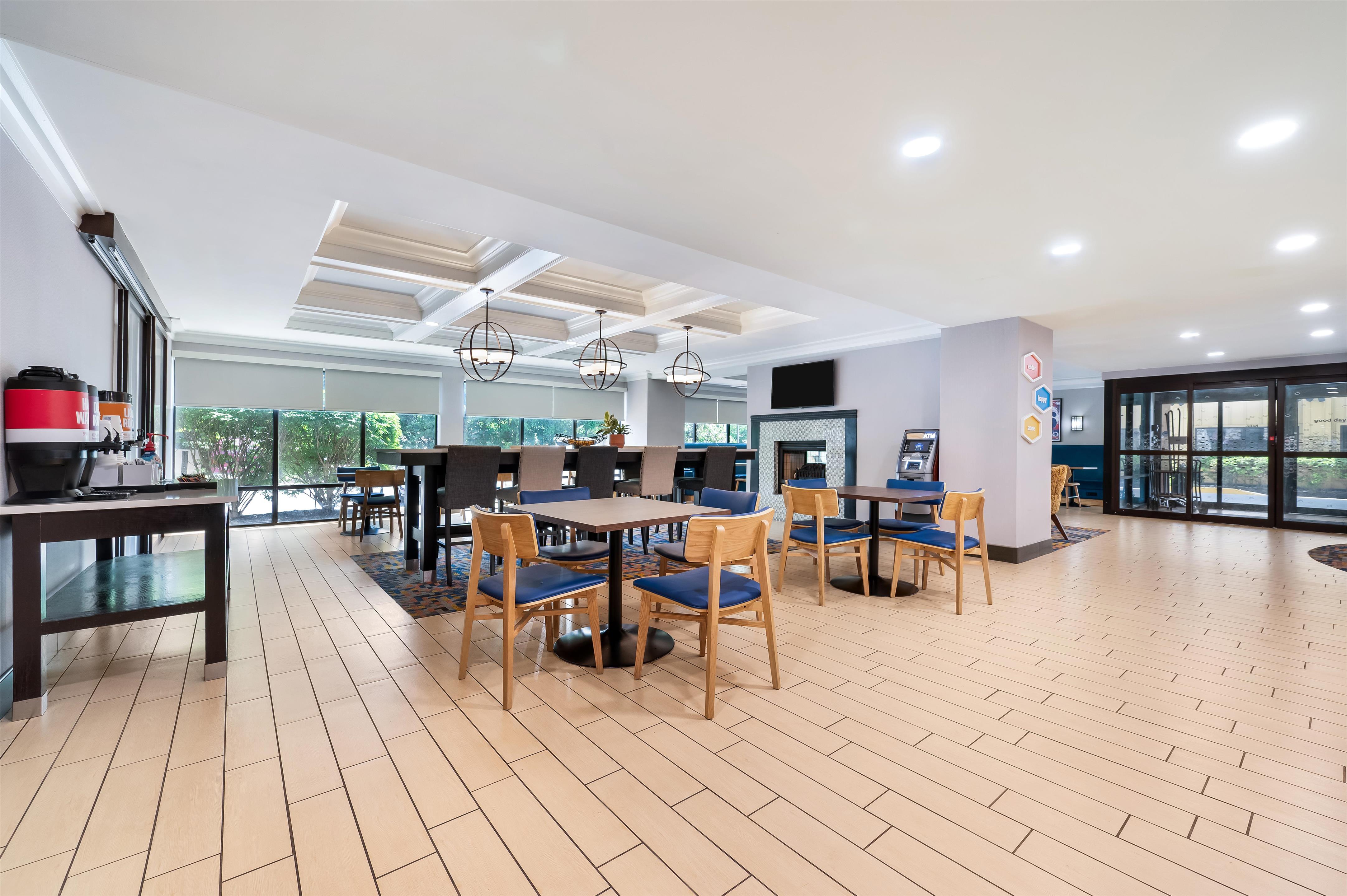 Lobby | Hampton Inn Philadelphia/Plymouth Meeting