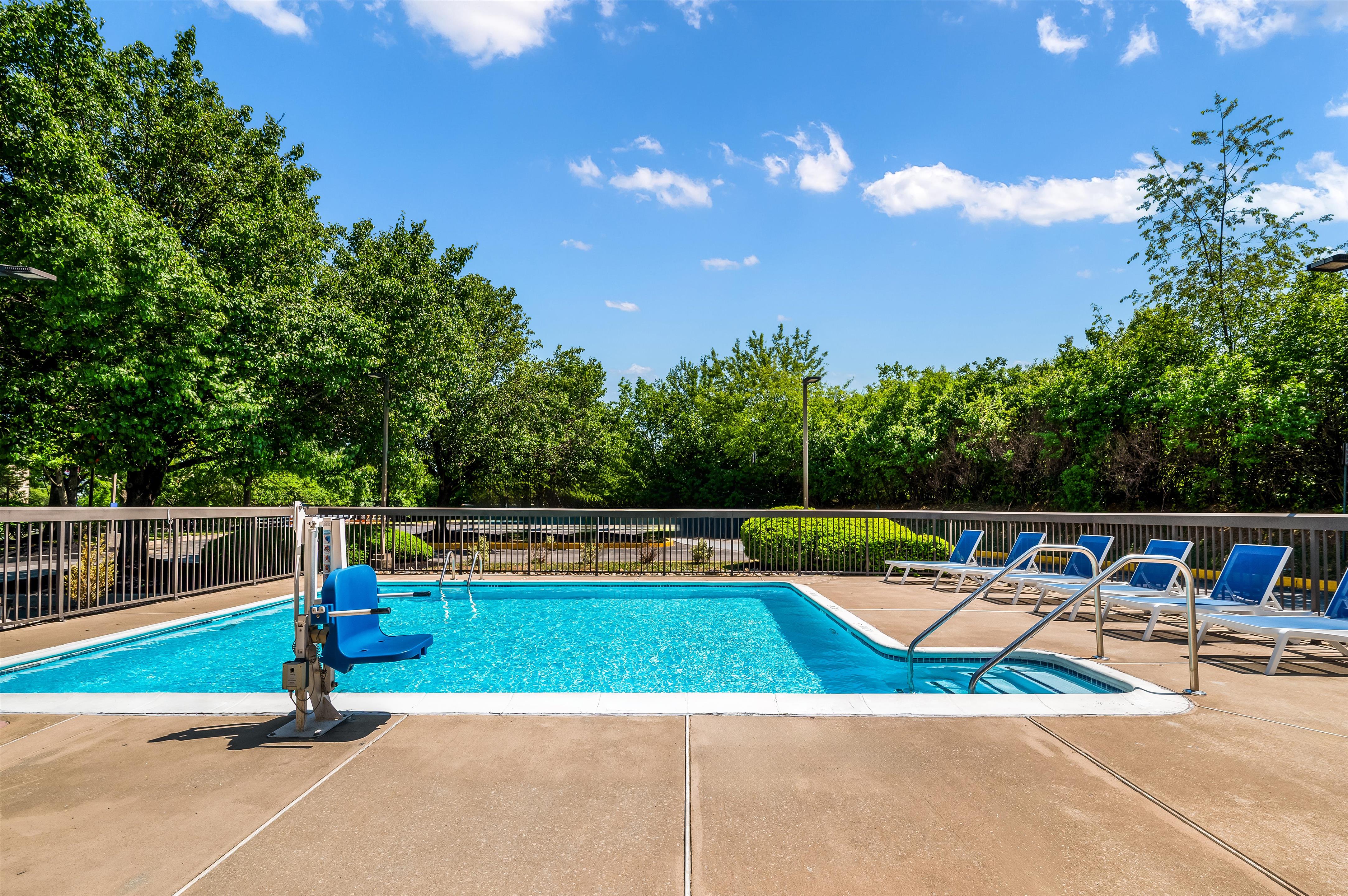 Pool | Hampton Inn Philadelphia/Plymouth Meeting