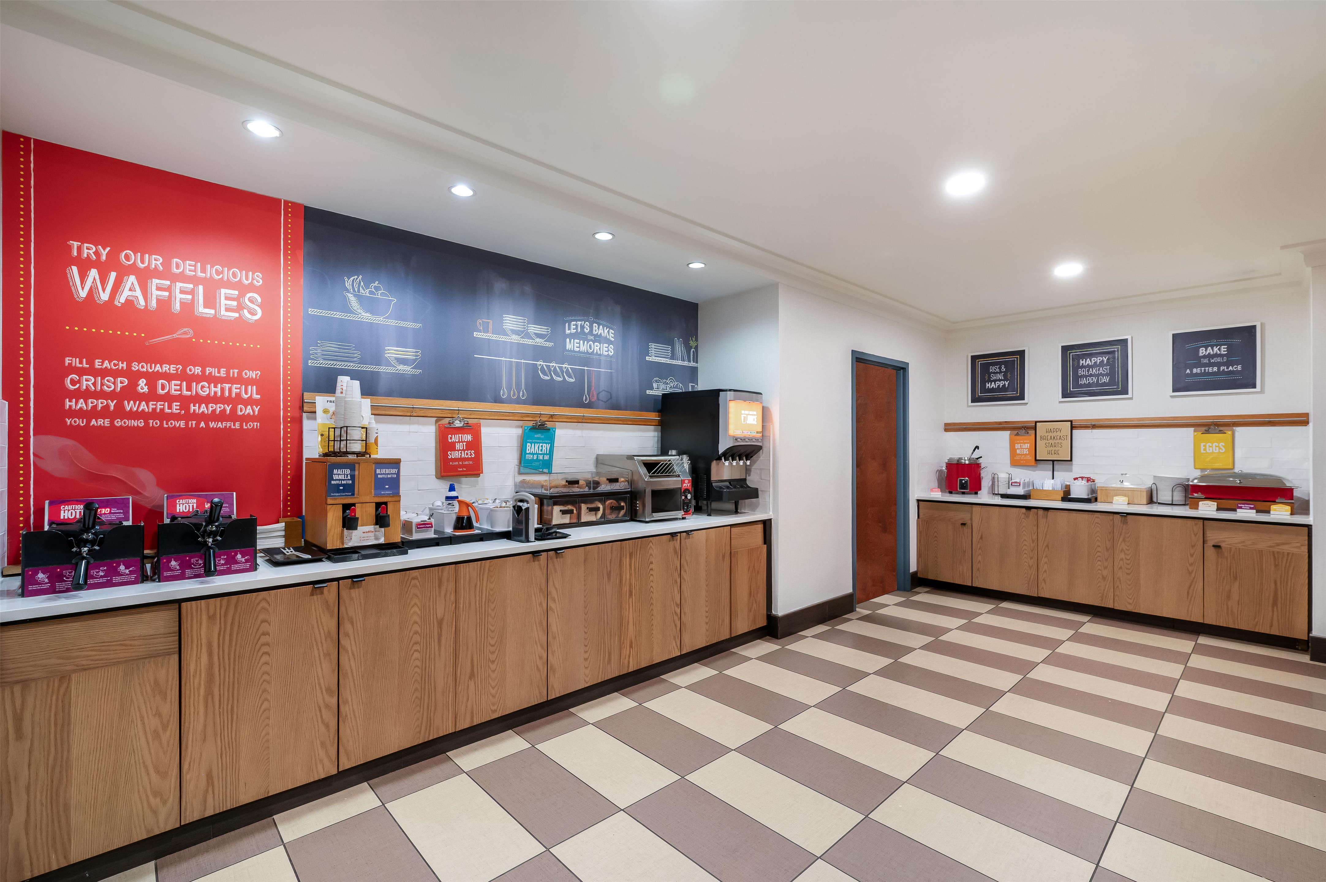 Breakfast Area | Hampton Inn Philadelphia/Plymouth Meeting