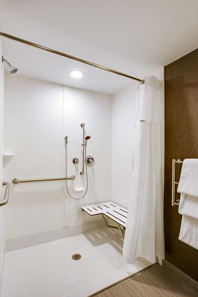  - Hampton Inn & Suites Bensalem - I-276, Exit 351 & 352