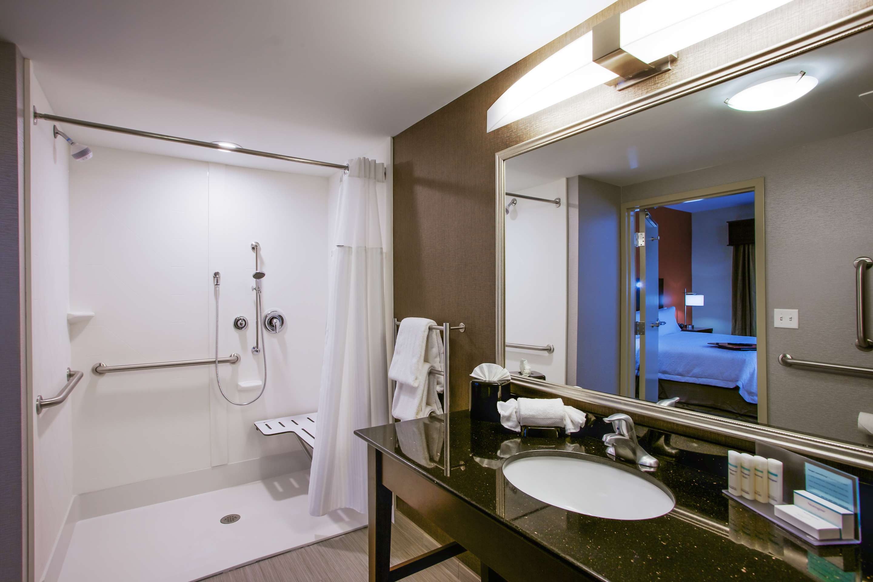 Guest room bath