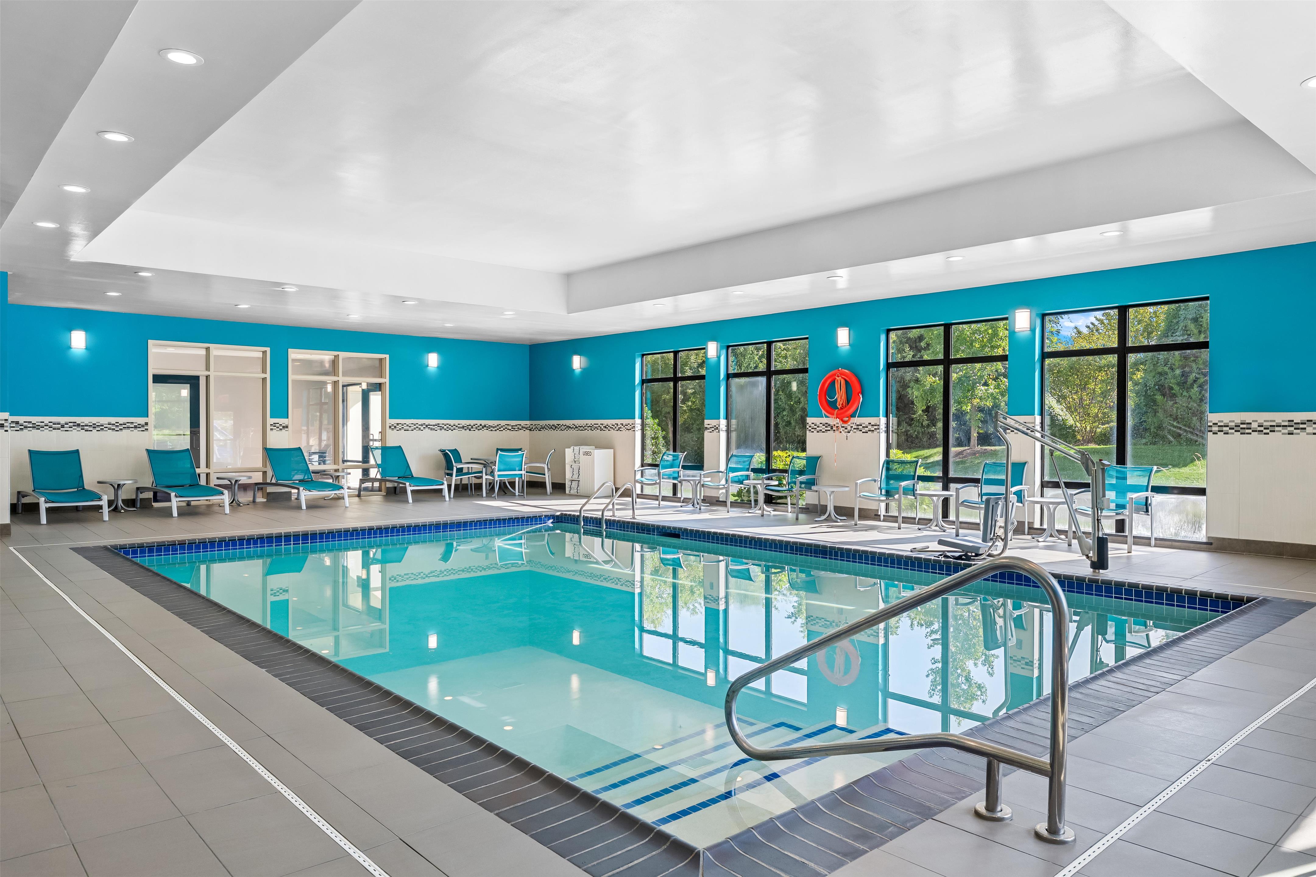 Pool | Hampton Inn & Suites Philadelphia/Bensalem