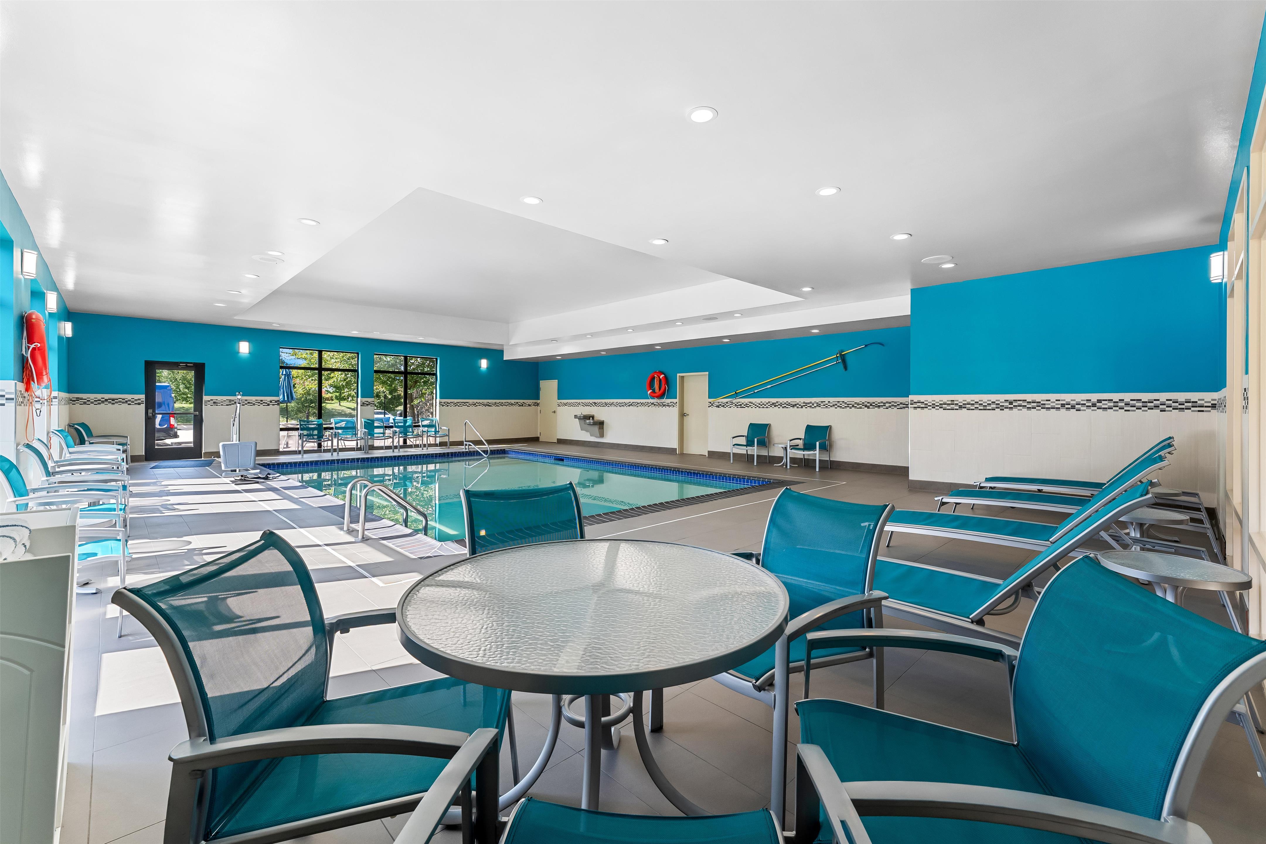 Pool | Hampton Inn & Suites Philadelphia/Bensalem