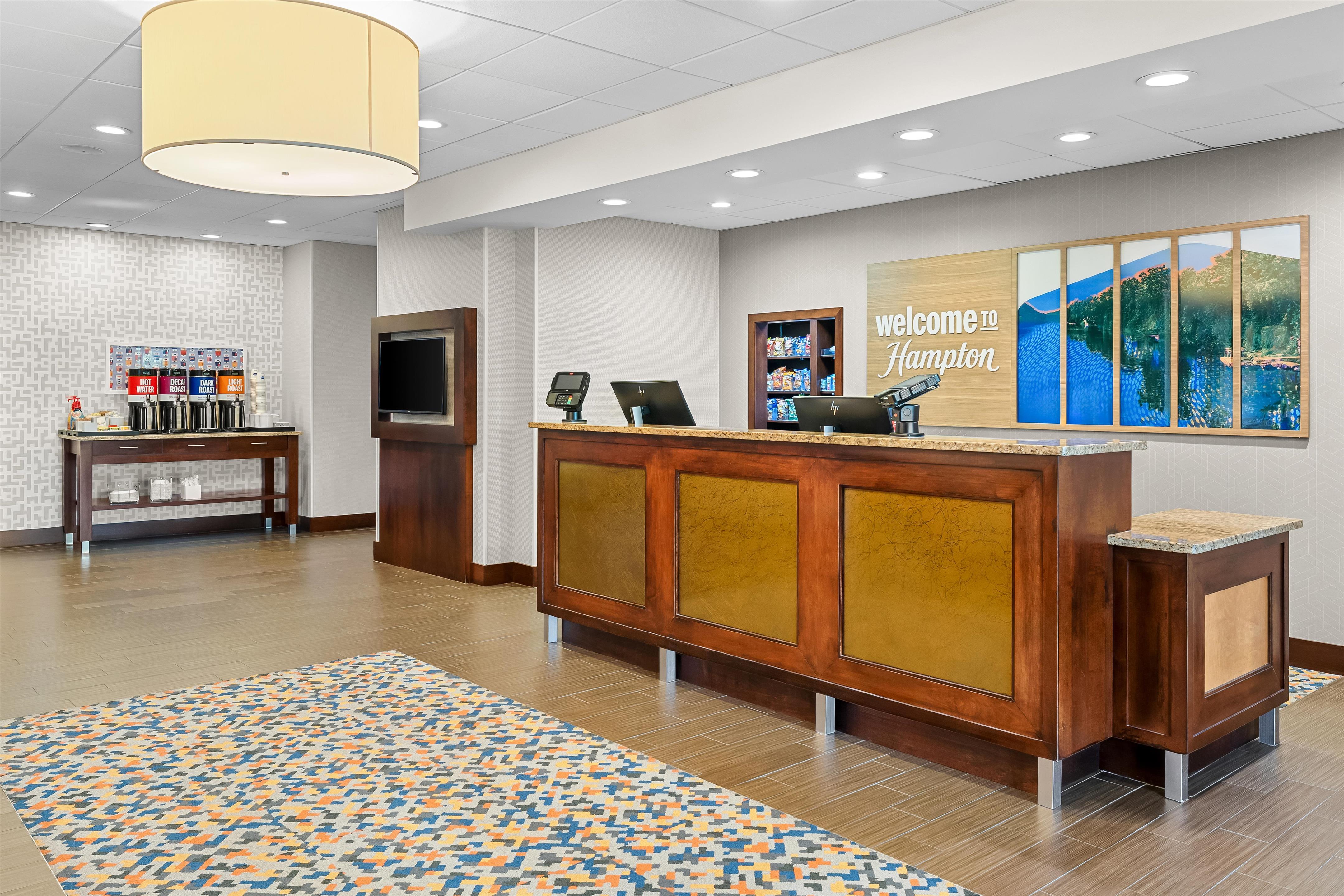 Reception | Hampton Inn & Suites Philadelphia/Bensalem