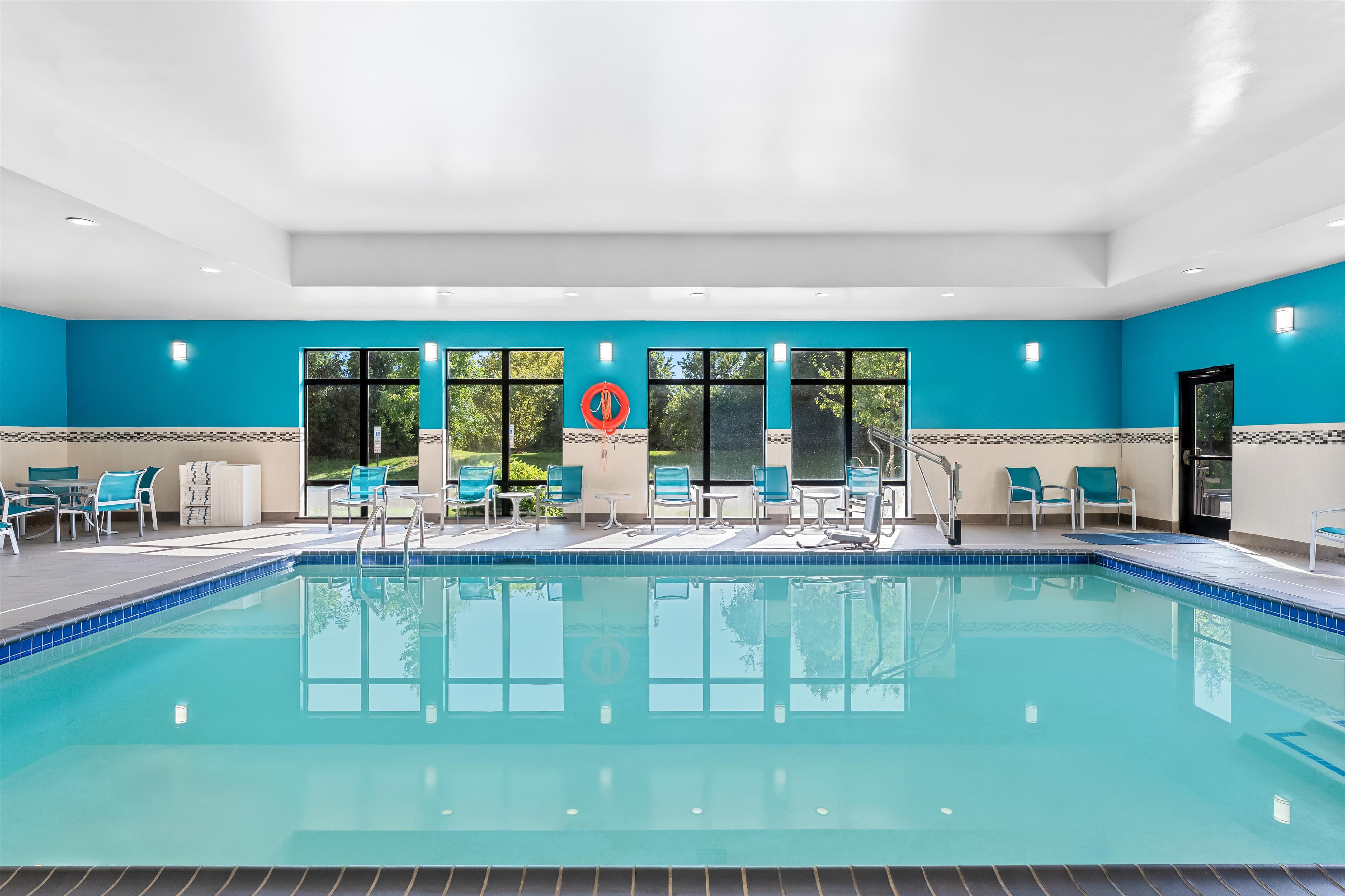Pool | Hampton Inn & Suites Philadelphia/Bensalem