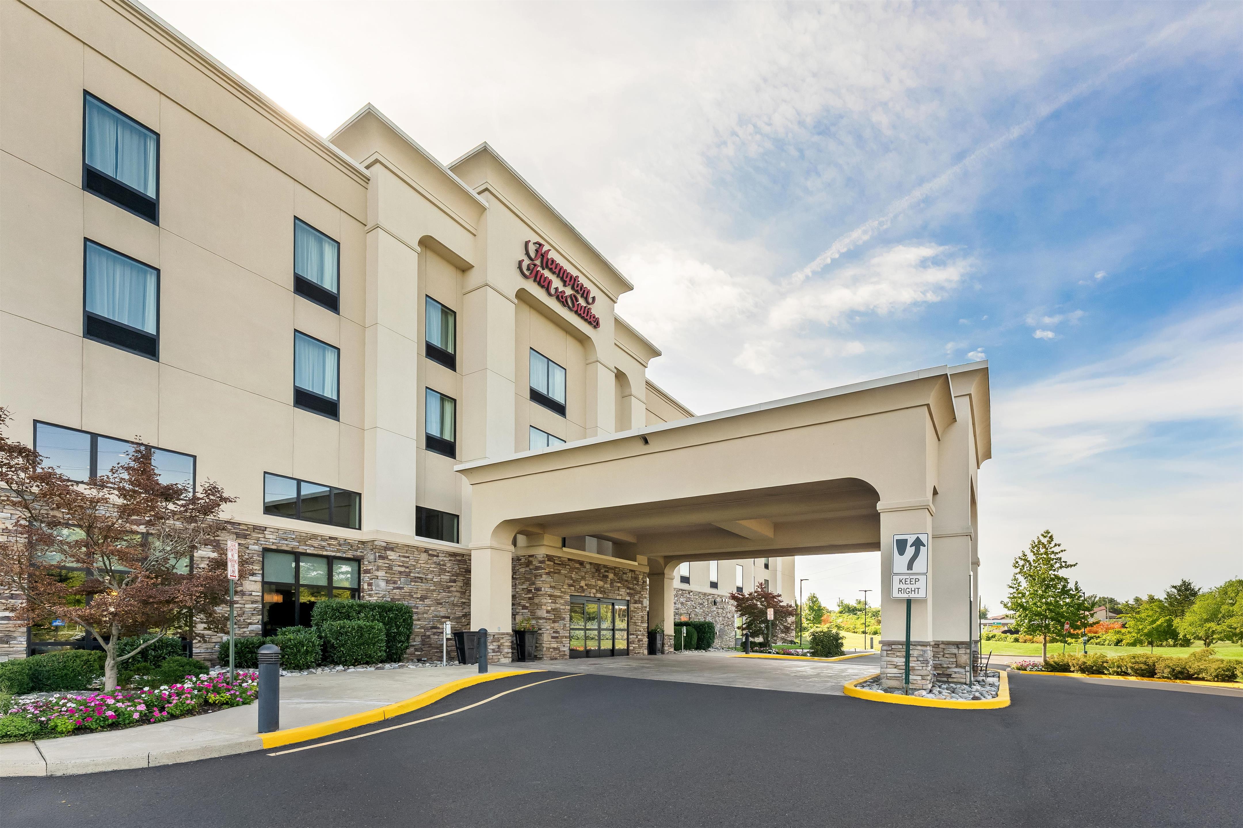Exterior | Hampton Inn & Suites Philadelphia/Bensalem
