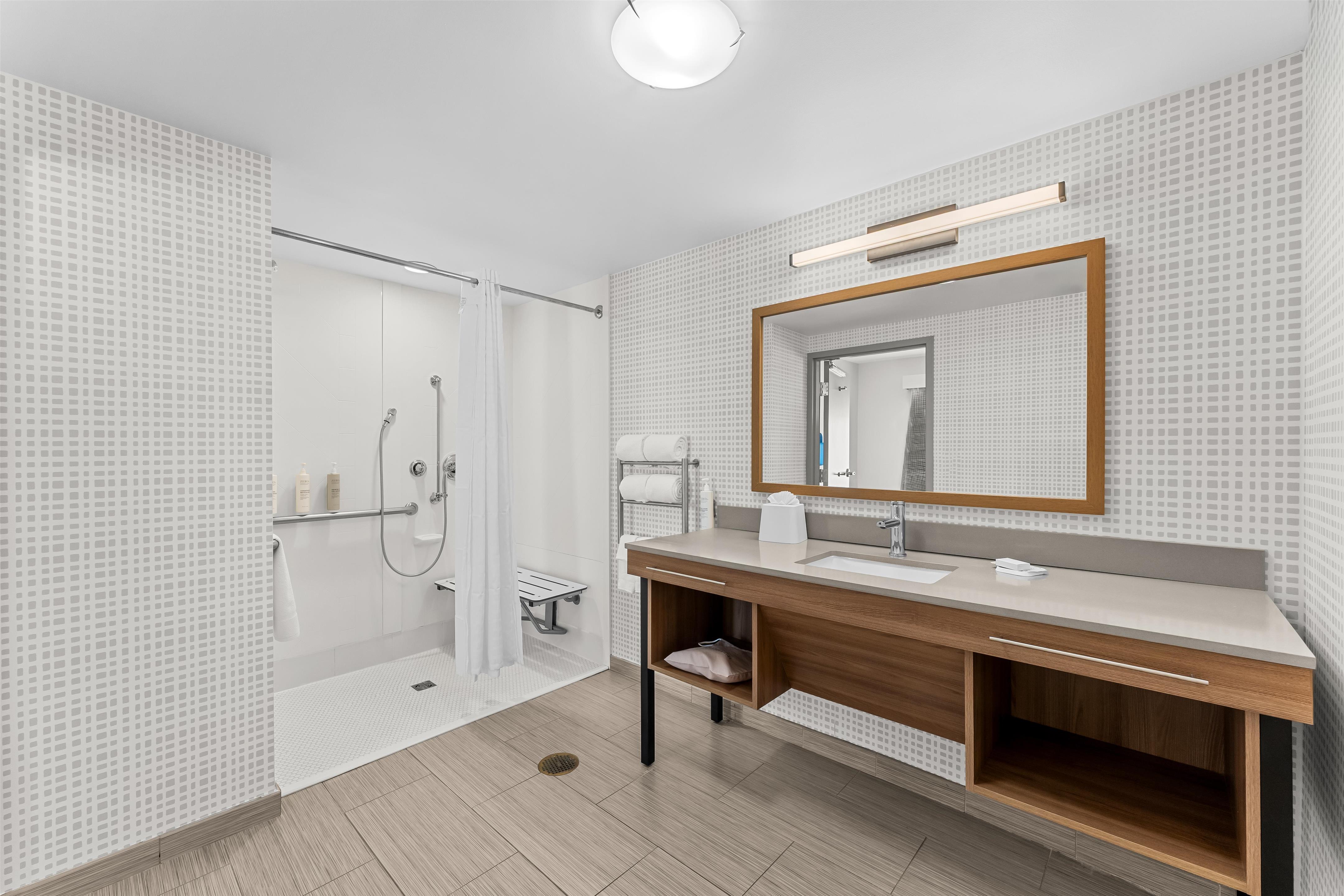 Guest room bath