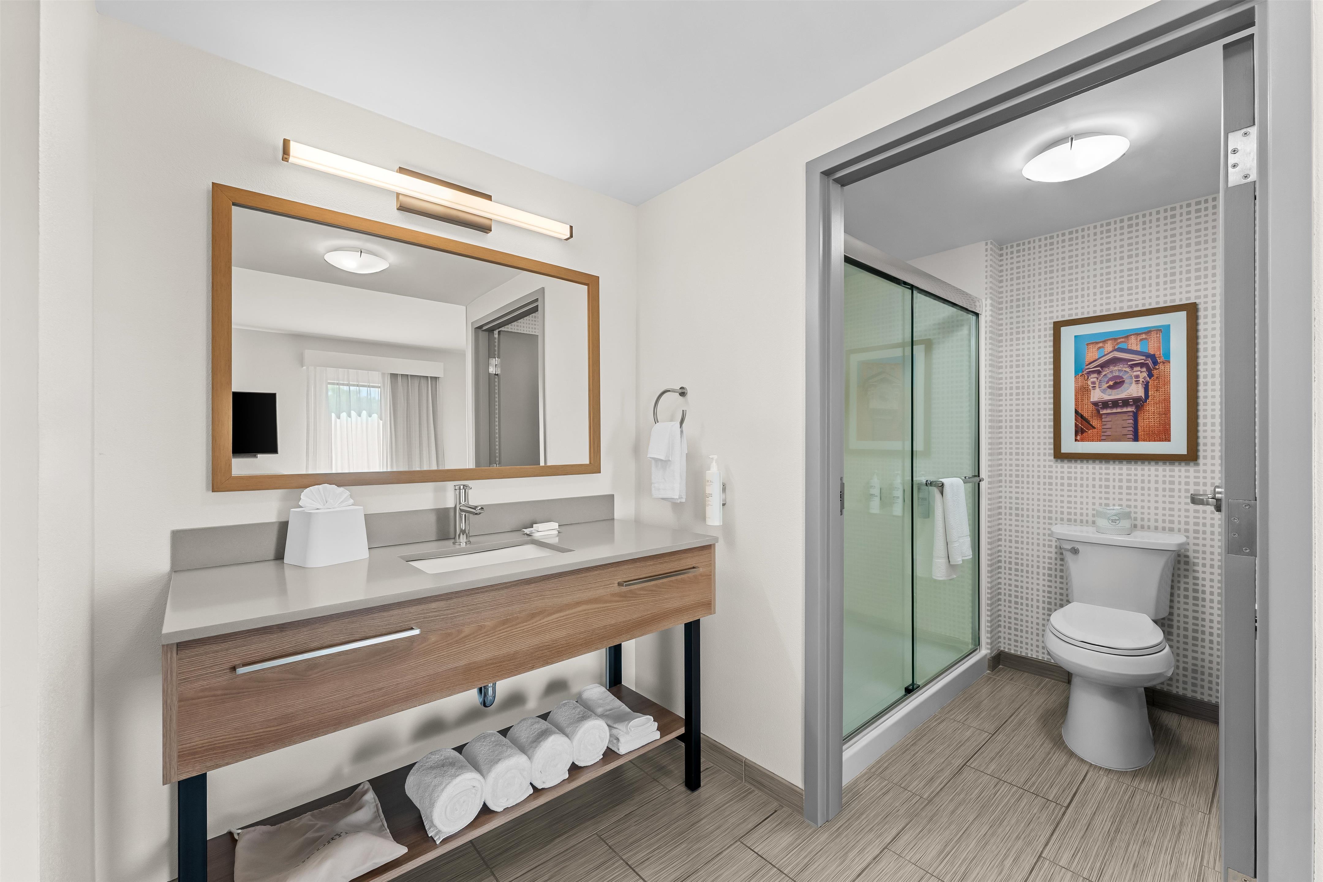 Guest room bath