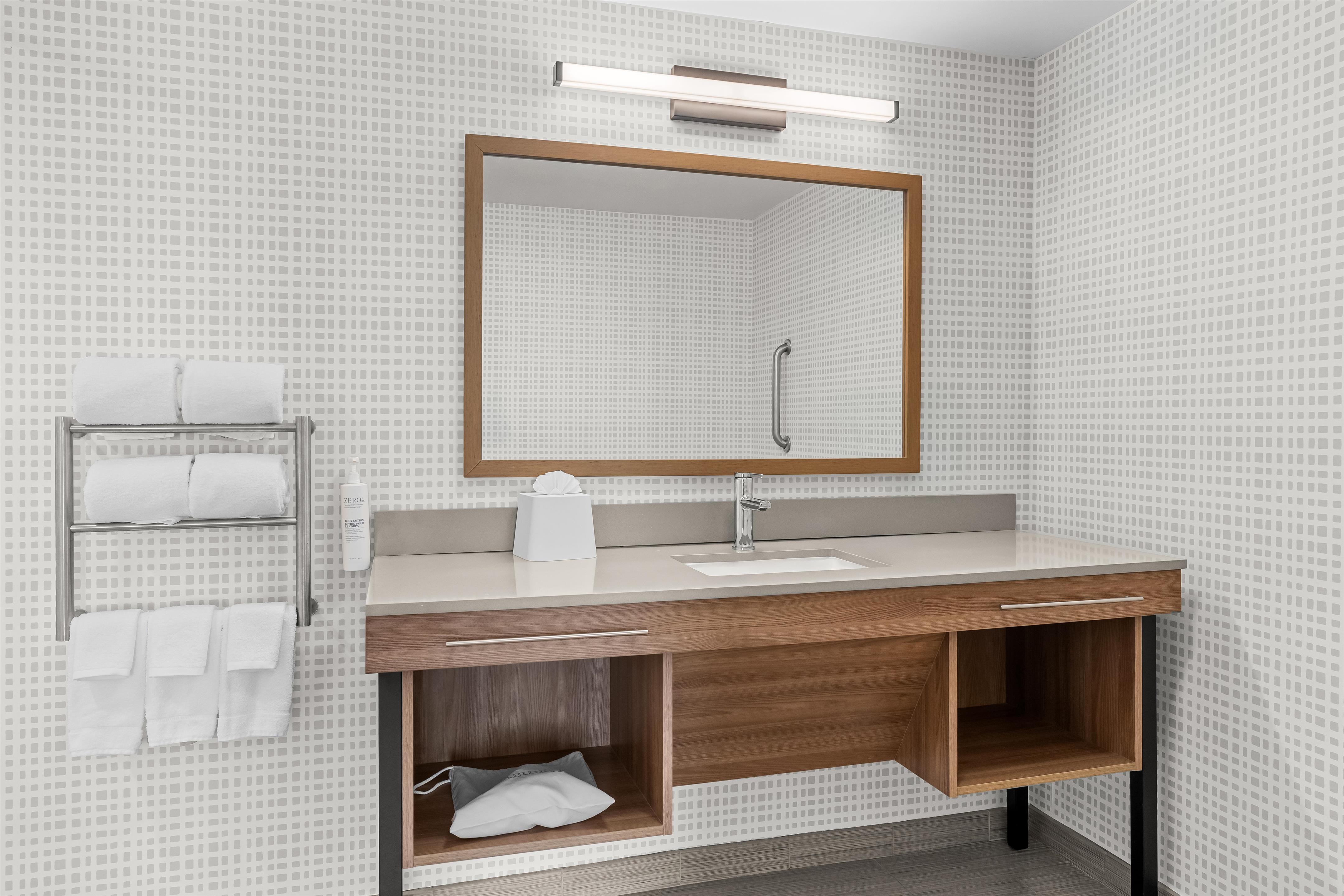 Guest room bath