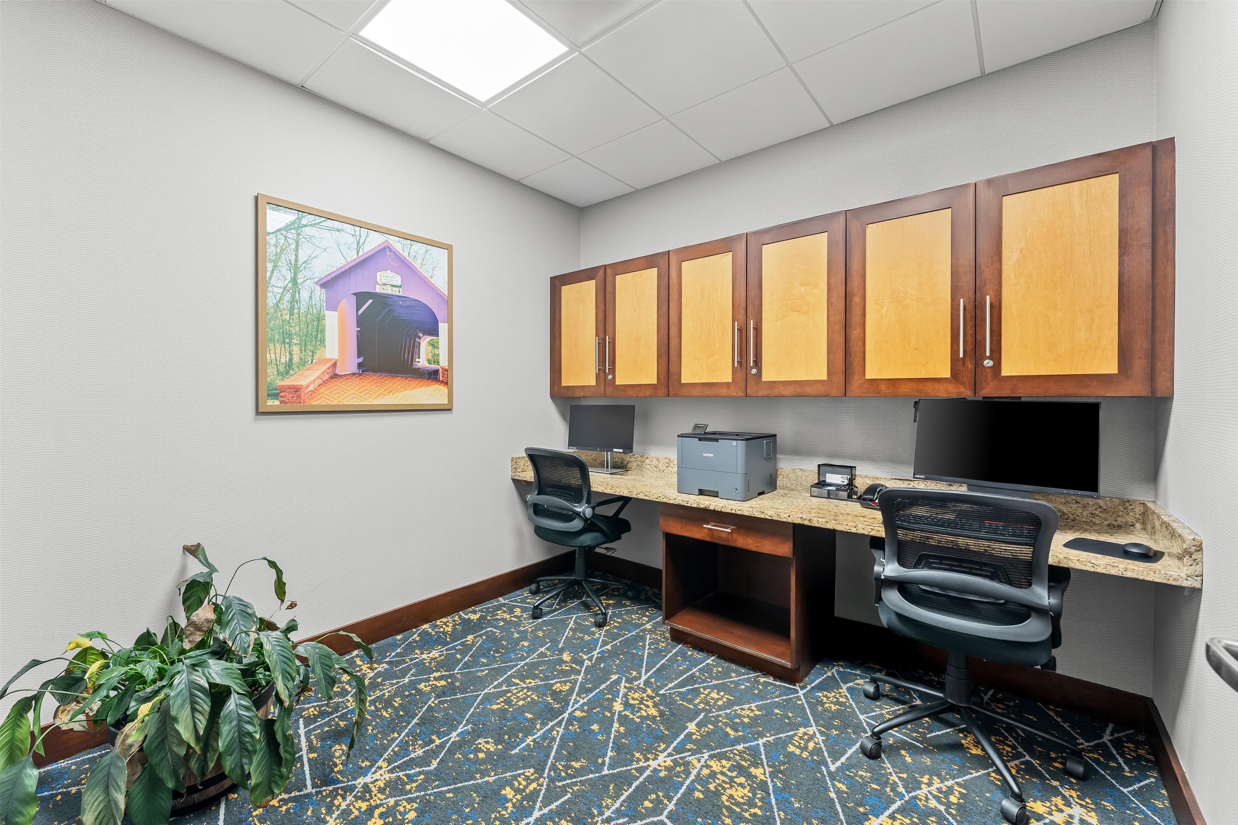 Business Center | Hampton Inn & Suites Philadelphia/Bensalem