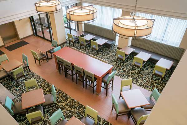 Restaurant - Hampton Inn & Suites Oaks