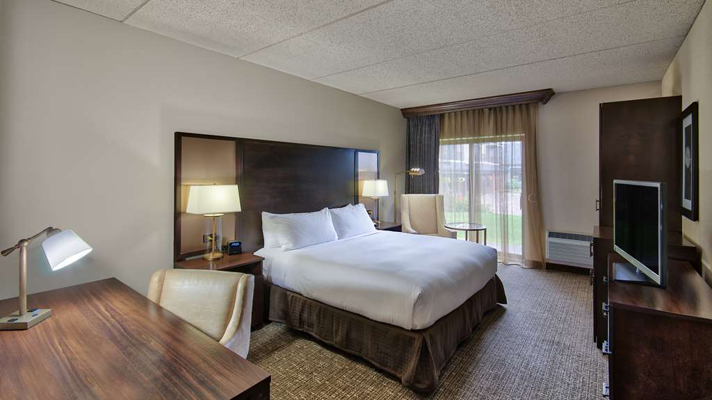 DoubleTree by Hilton Port Huron - Tap to explore photos