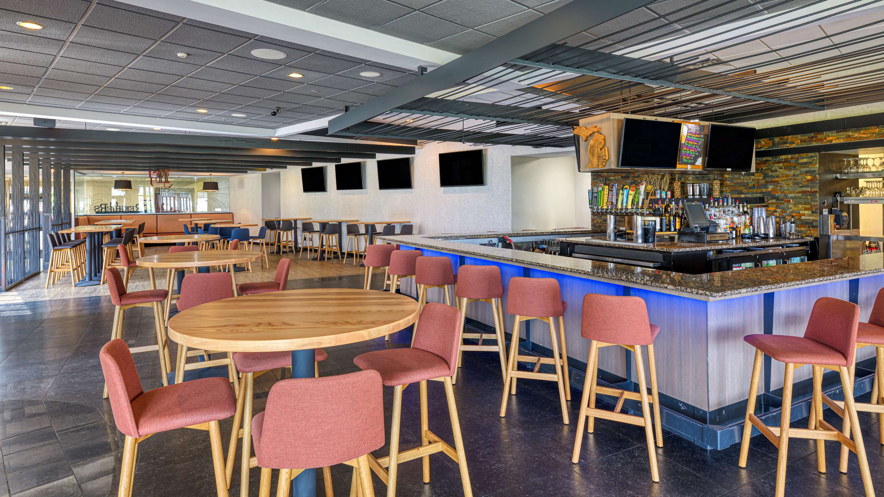 BarLounge | DoubleTree by Hilton Hotel Port Huron