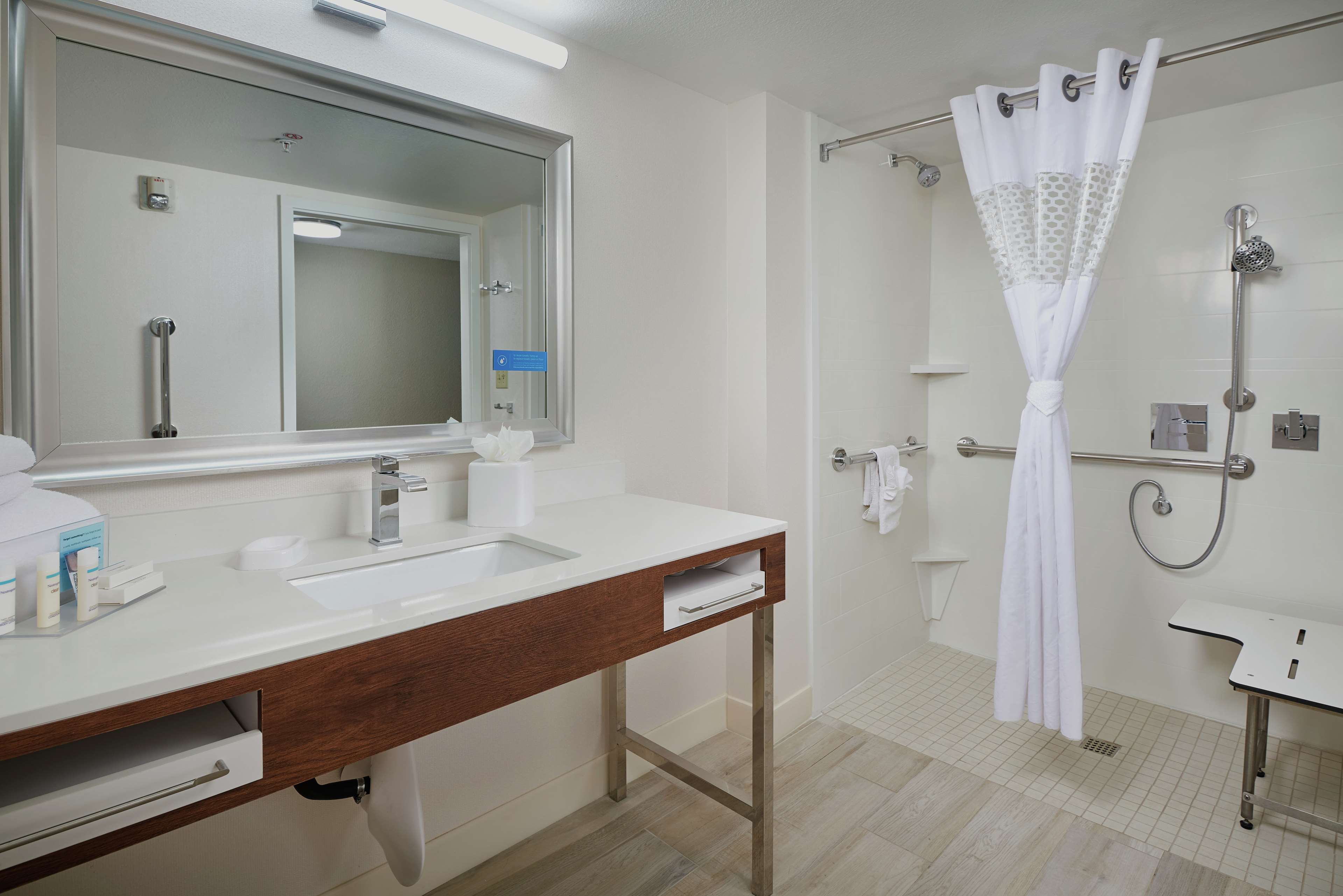 Hampton Inn Phoenix Anthem Room Type - 1 KNG ACC ROLLIN SHWR NS