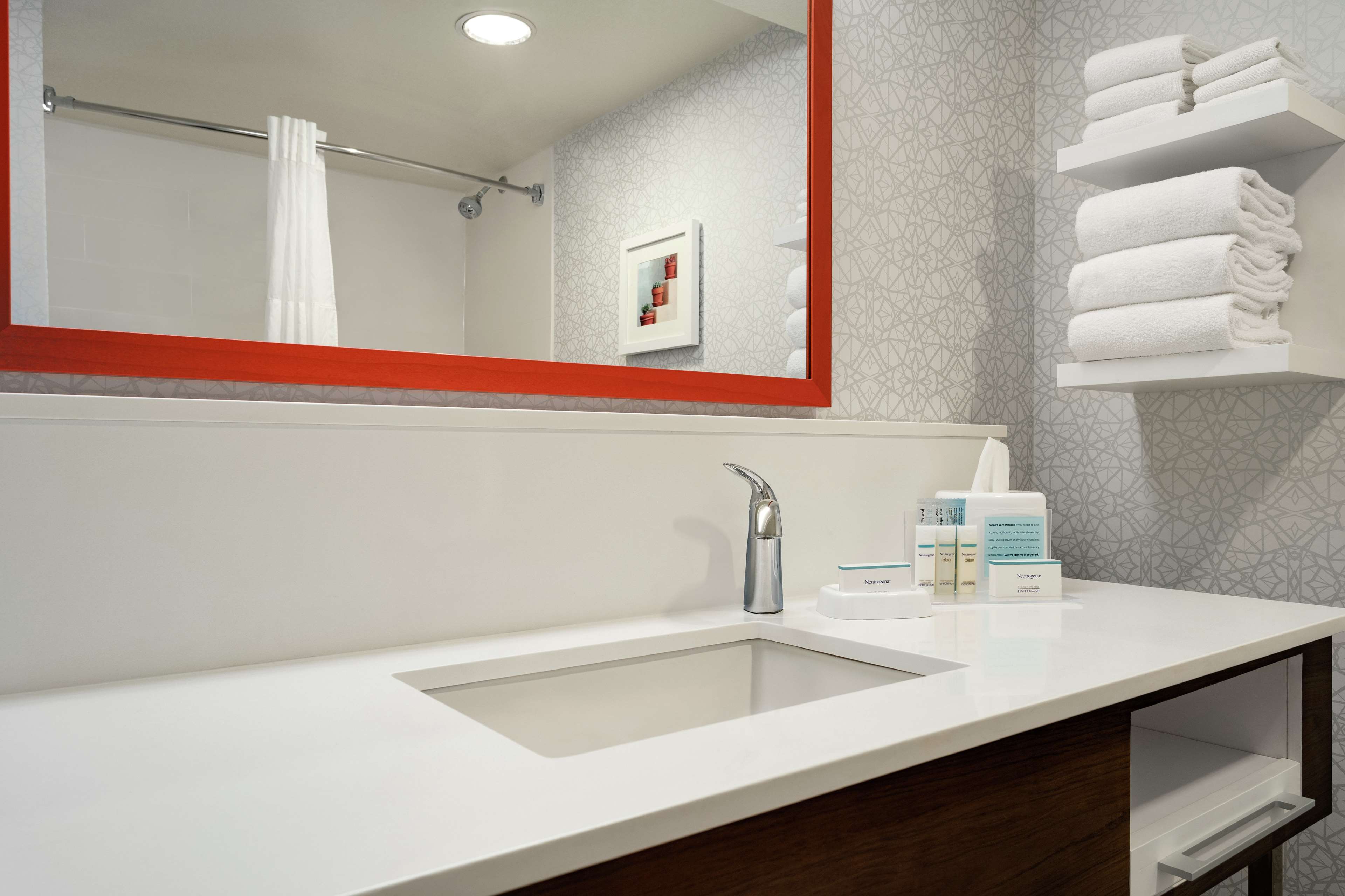 Hampton Inn Phoenix-Chandler Room Type - 1KING STUDY W SOFABED NS