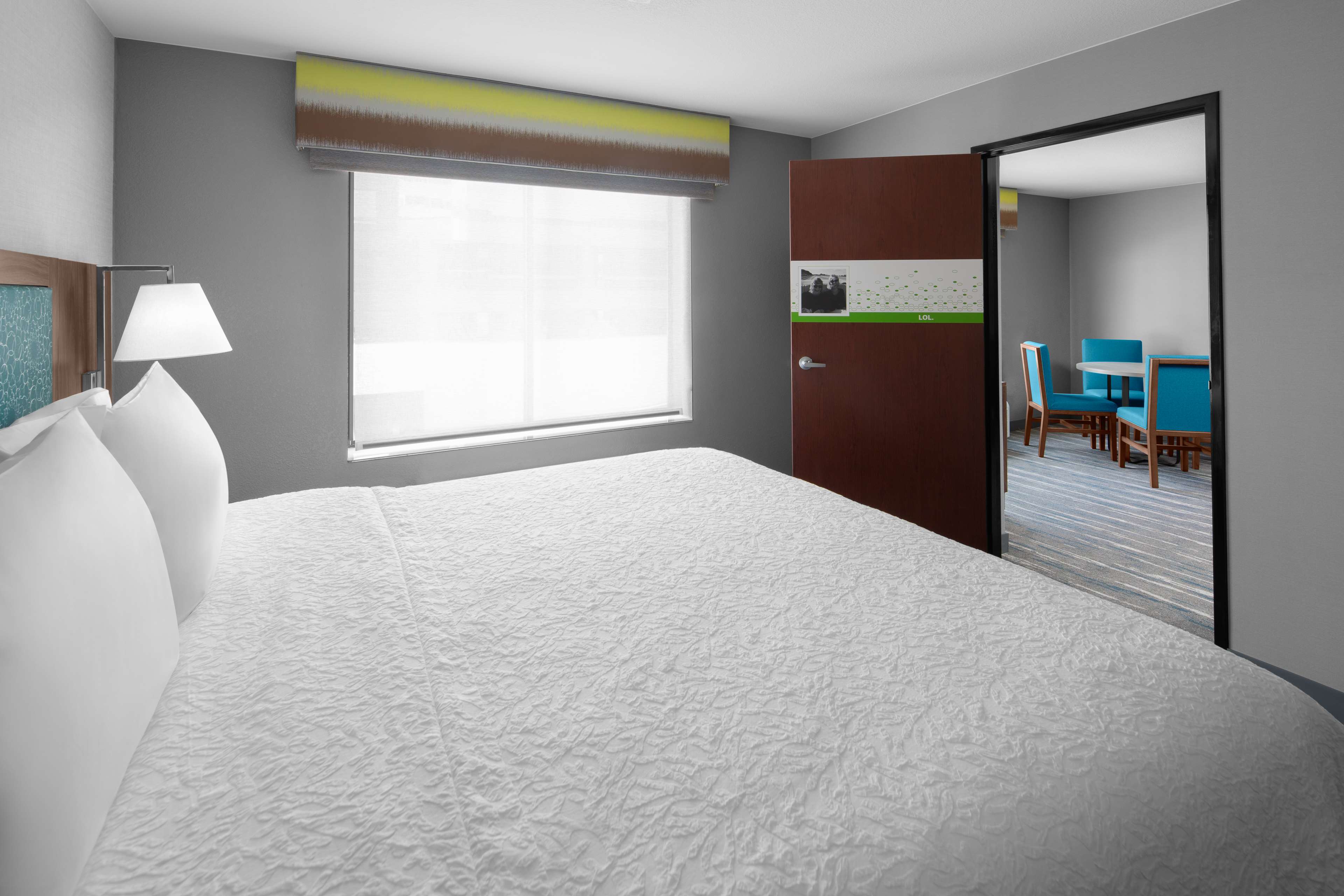Hampton Inn by Hilton Phoenix-Biltmore Room Type - 1 KING BED FAMILY SUITE NS