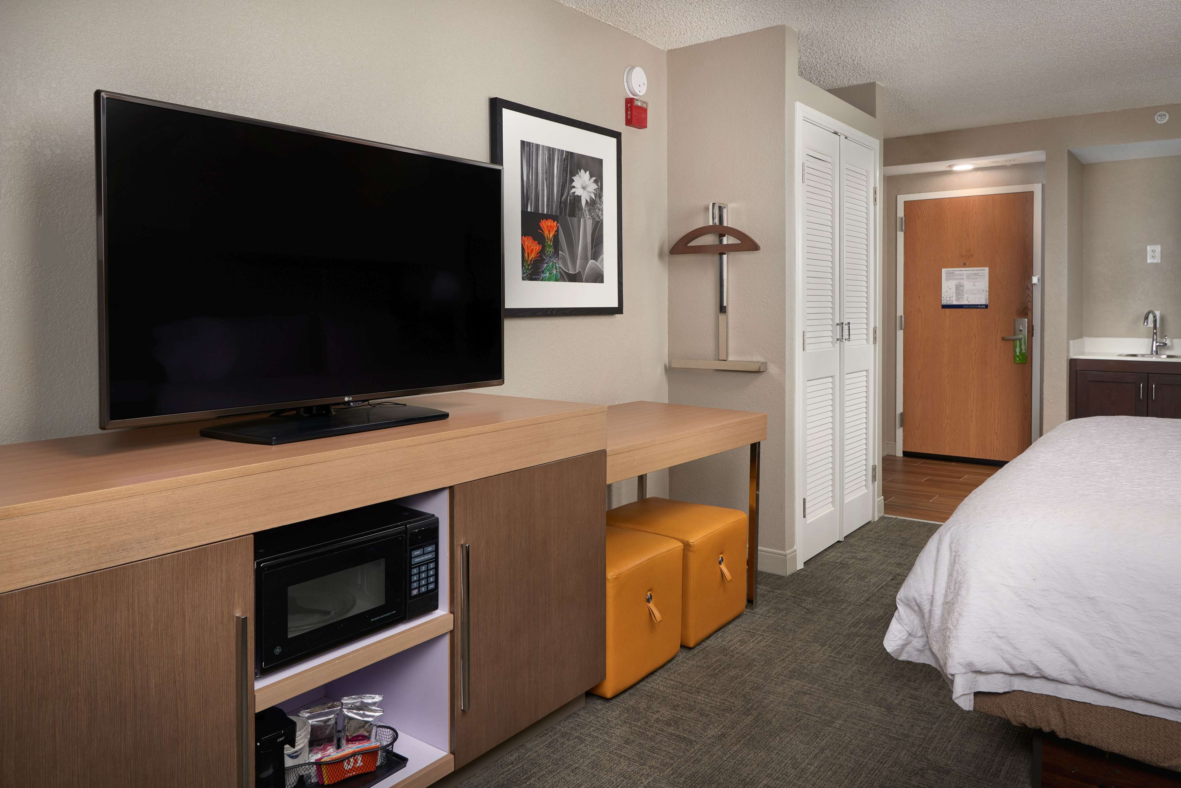 HAMPTON INN GLENDALE PEORIA Room Type - 1 KNG ACCESSIBLE TUB NS