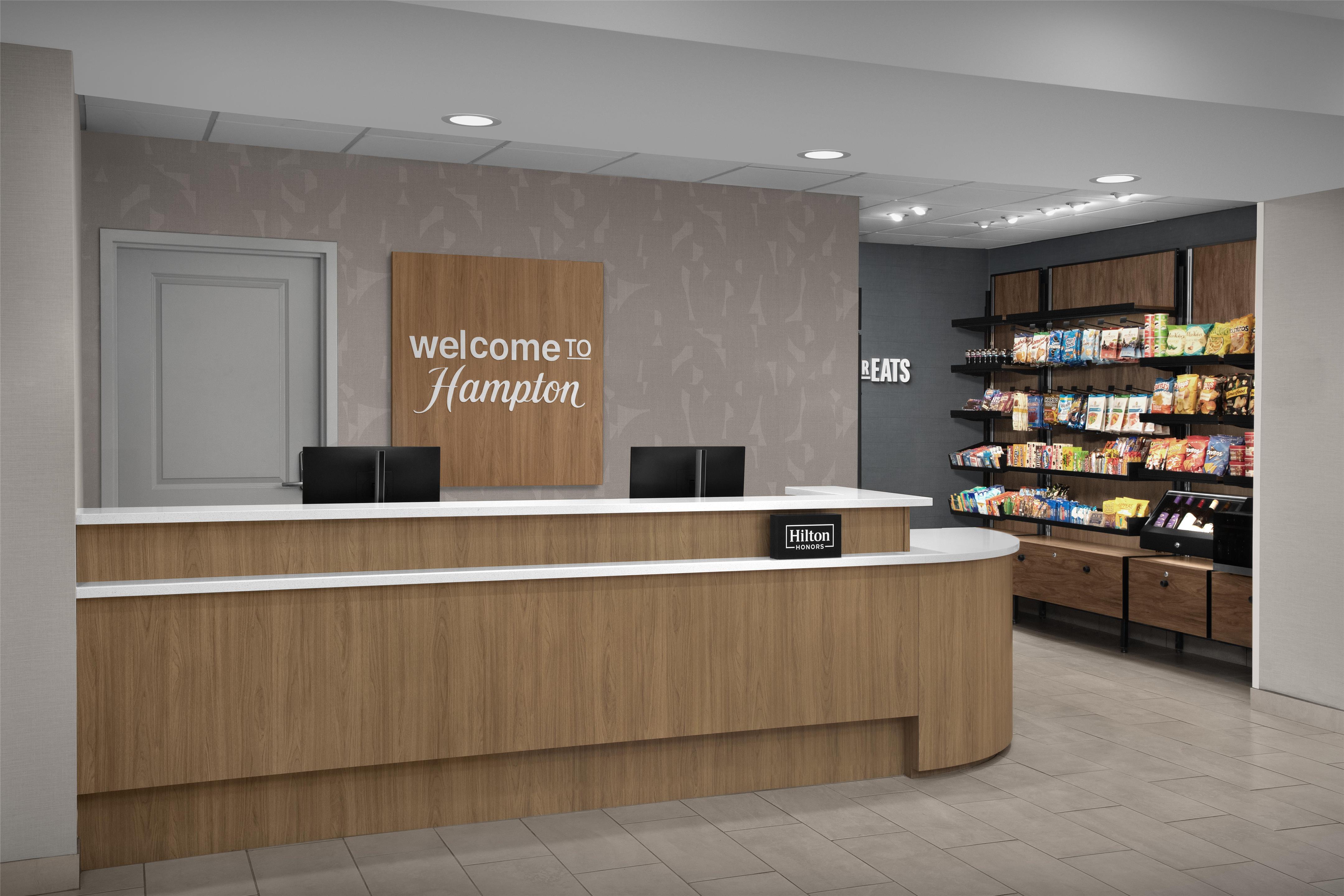 Reception | Hampton Inn & Suites Phoenix Glendale-Westgate