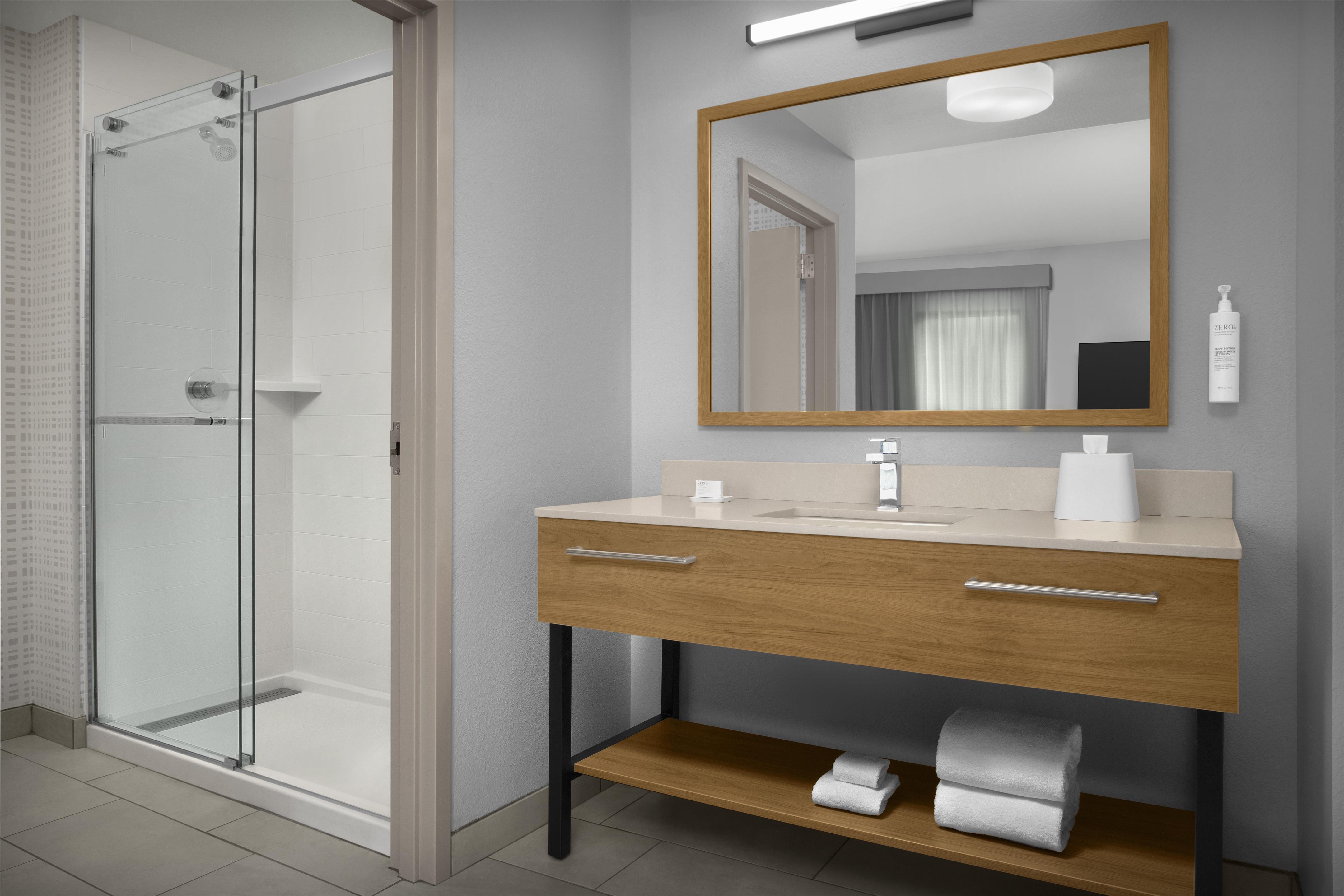 Guest room bath
