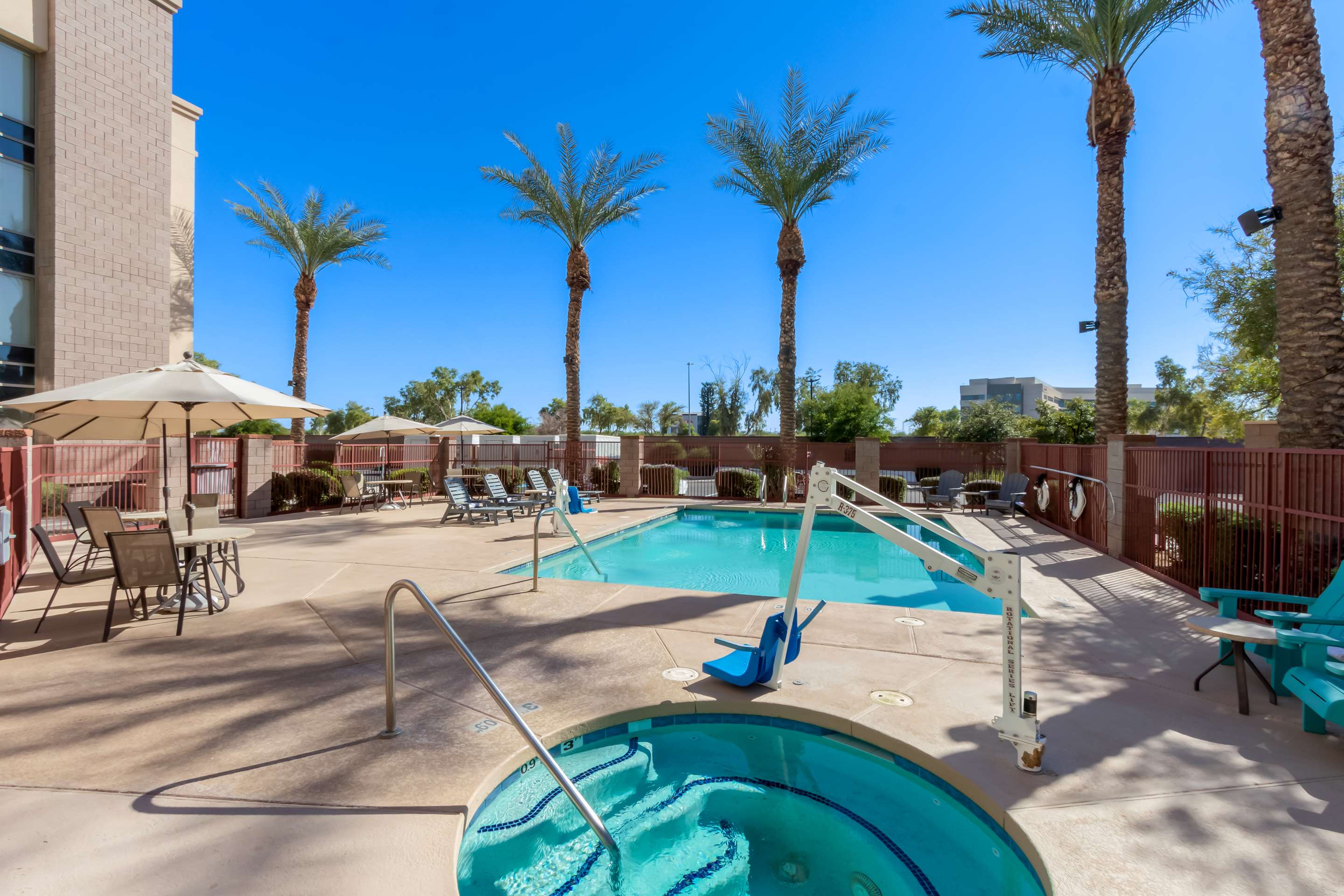 Pool | Hampton Inn & Suites Phoenix/Gilbert
