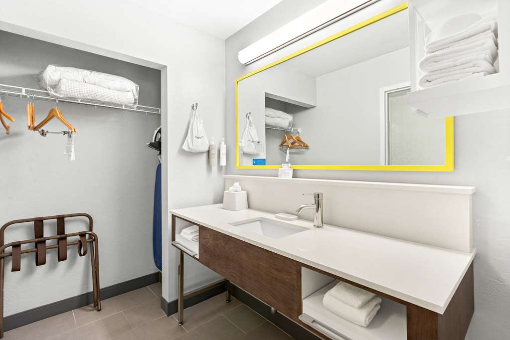 Hampton Inn & Suites by Hilton Phoenix-Goodyear Room Type - KING SUITE - NONSMOKING Hampton Inn & Suites by Hilton Phoenix-Goodyear Room Type - KING SUITE - NONSMOKING