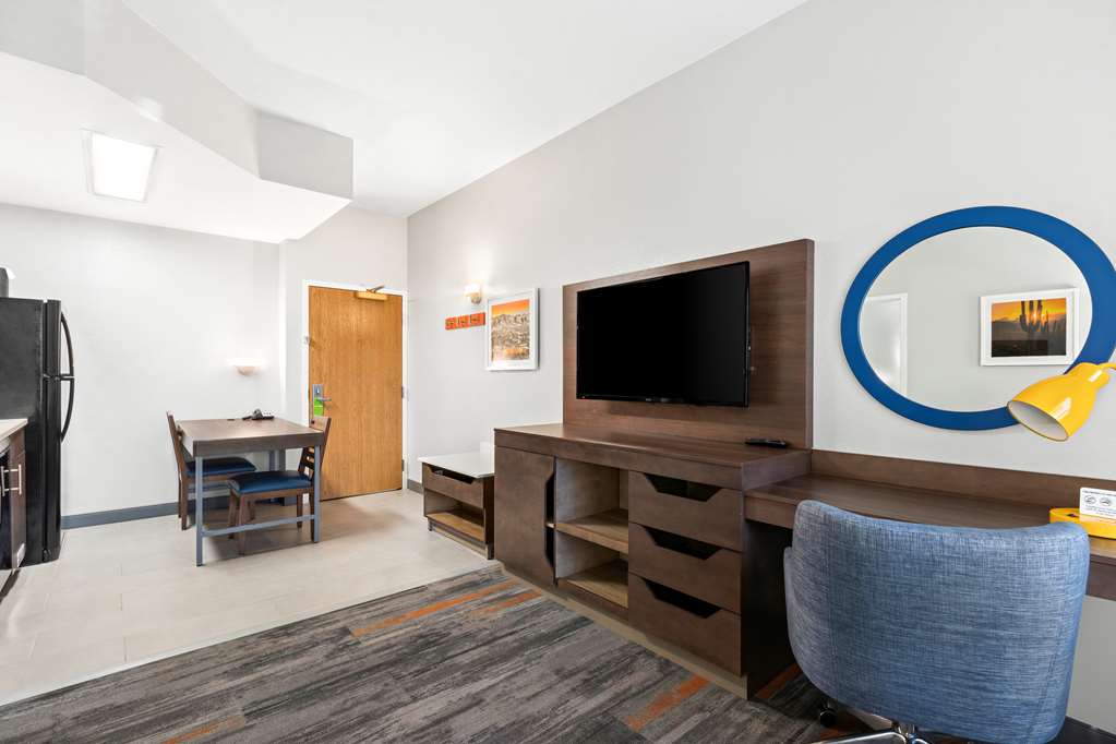 Hampton Inn & Suites by Hilton Phoenix-Goodyear Room Type - KING BALCONY SUITE - NON S