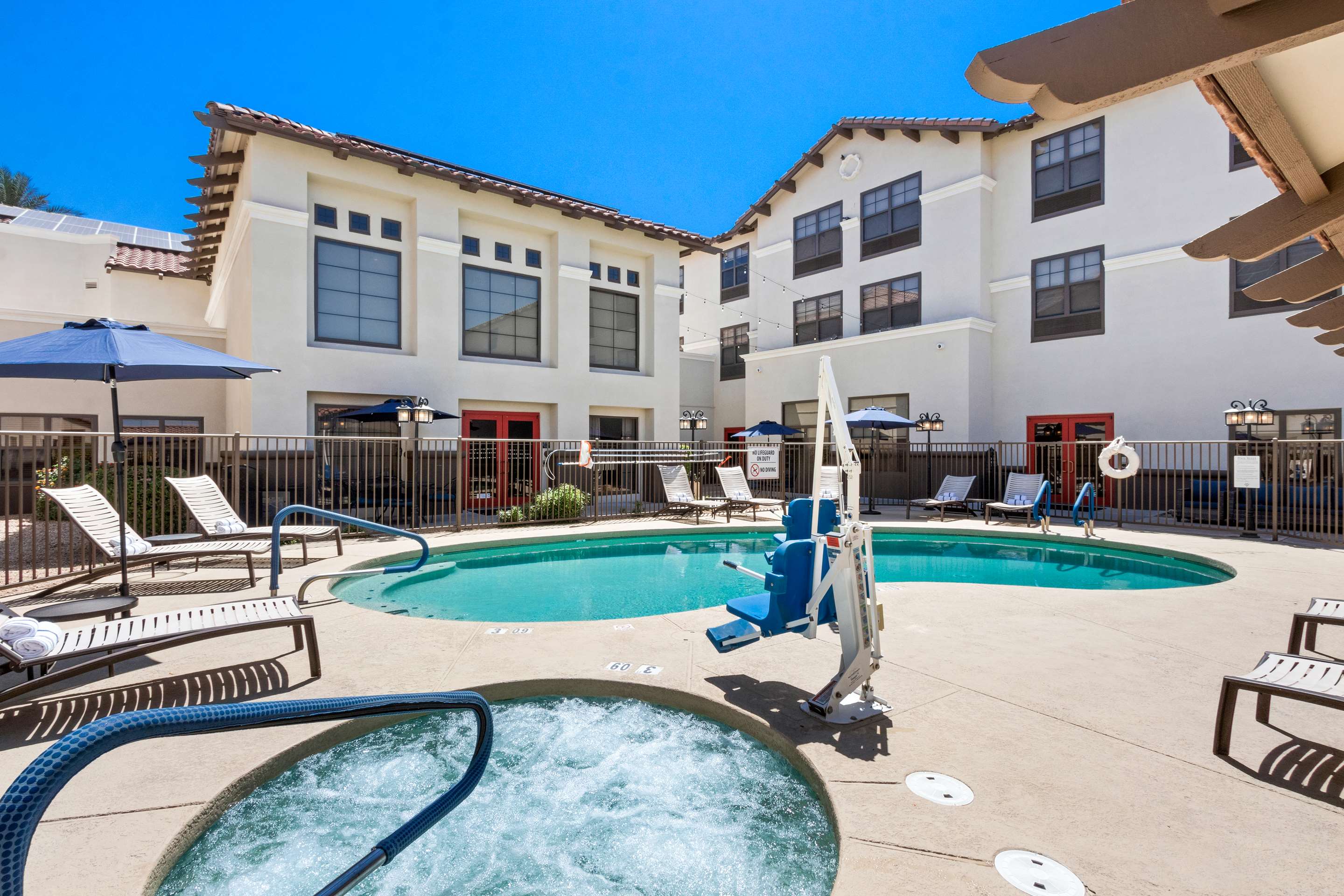 Pool | Hampton Inn & Suites Phoenix-Goodyear
