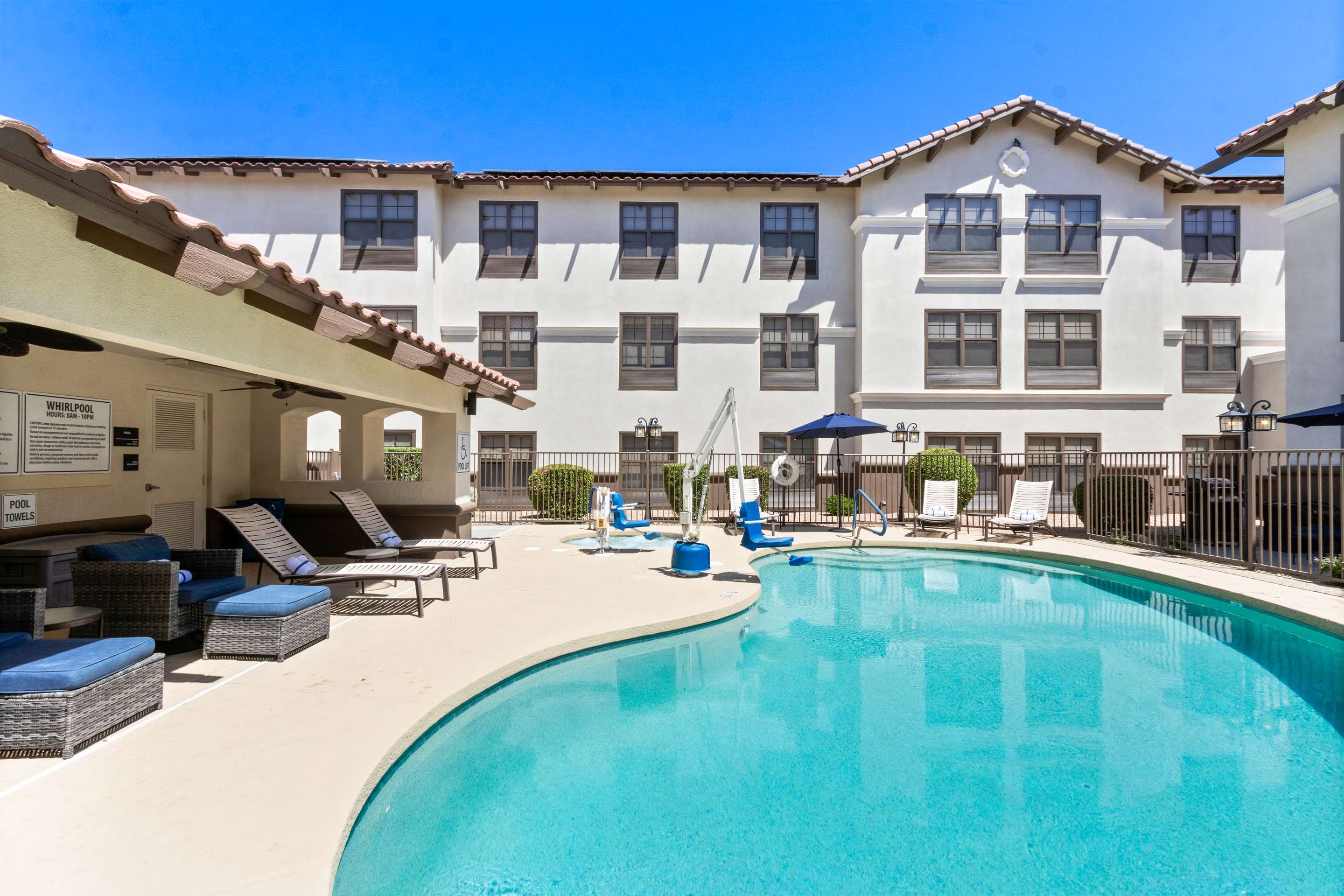 Pool | Hampton Inn & Suites Phoenix-Goodyear