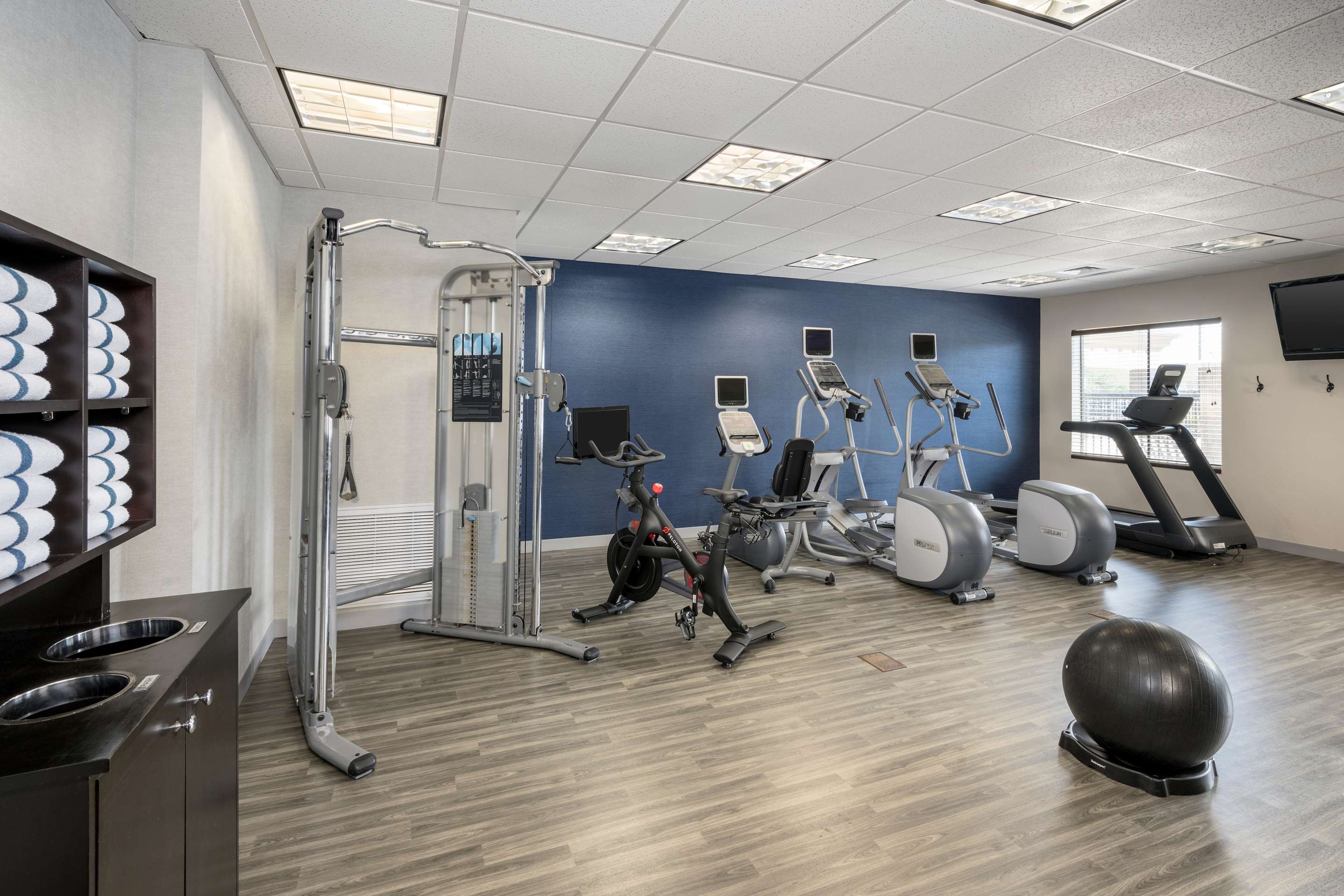 Health club fitness center gym | Hampton Inn & Suites Phoenix North/Happy Valley