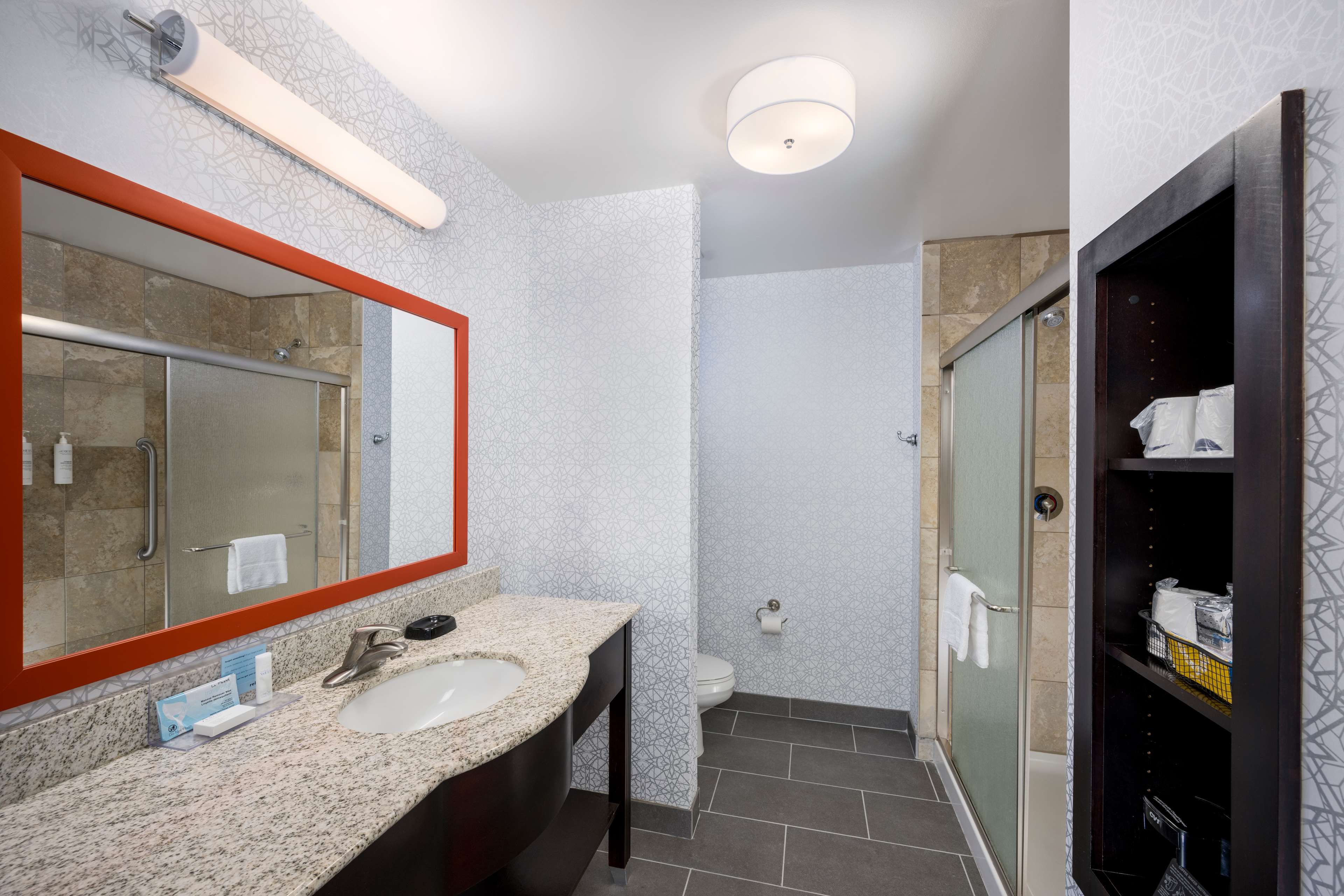 Hampton Inn & Suites by Hilton Phoenix North/Happy Valley Room Type - King Room with King Bed - Non-Smoking Hampton Inn & Suites by Hilton Phoenix North/Happy Valley Room Type - King Room with King Bed - Non-Smoking