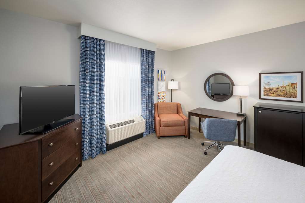 Hampton Inn & Suites by Hilton Phoenix North/Happy Valley Room Type - 1 KNG ACC ROLLIN SHWR NS