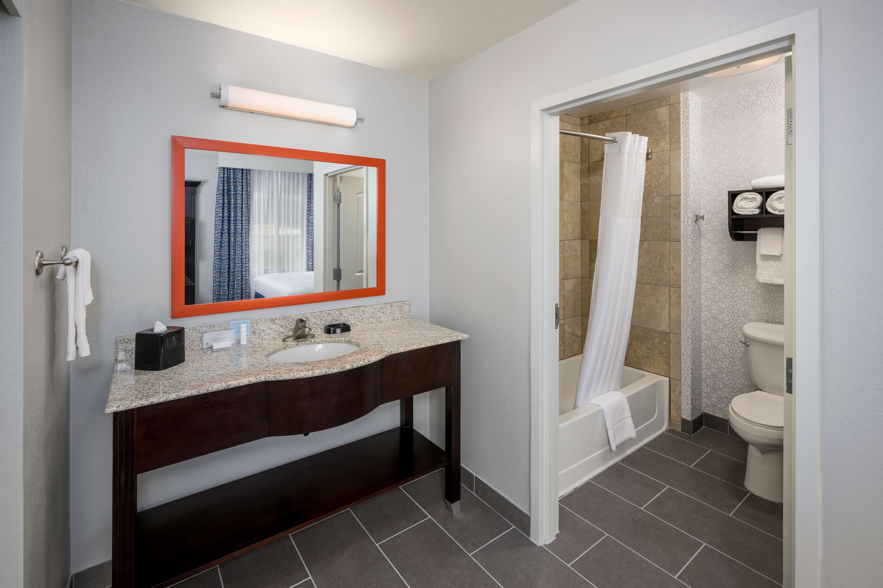 Guest room bath