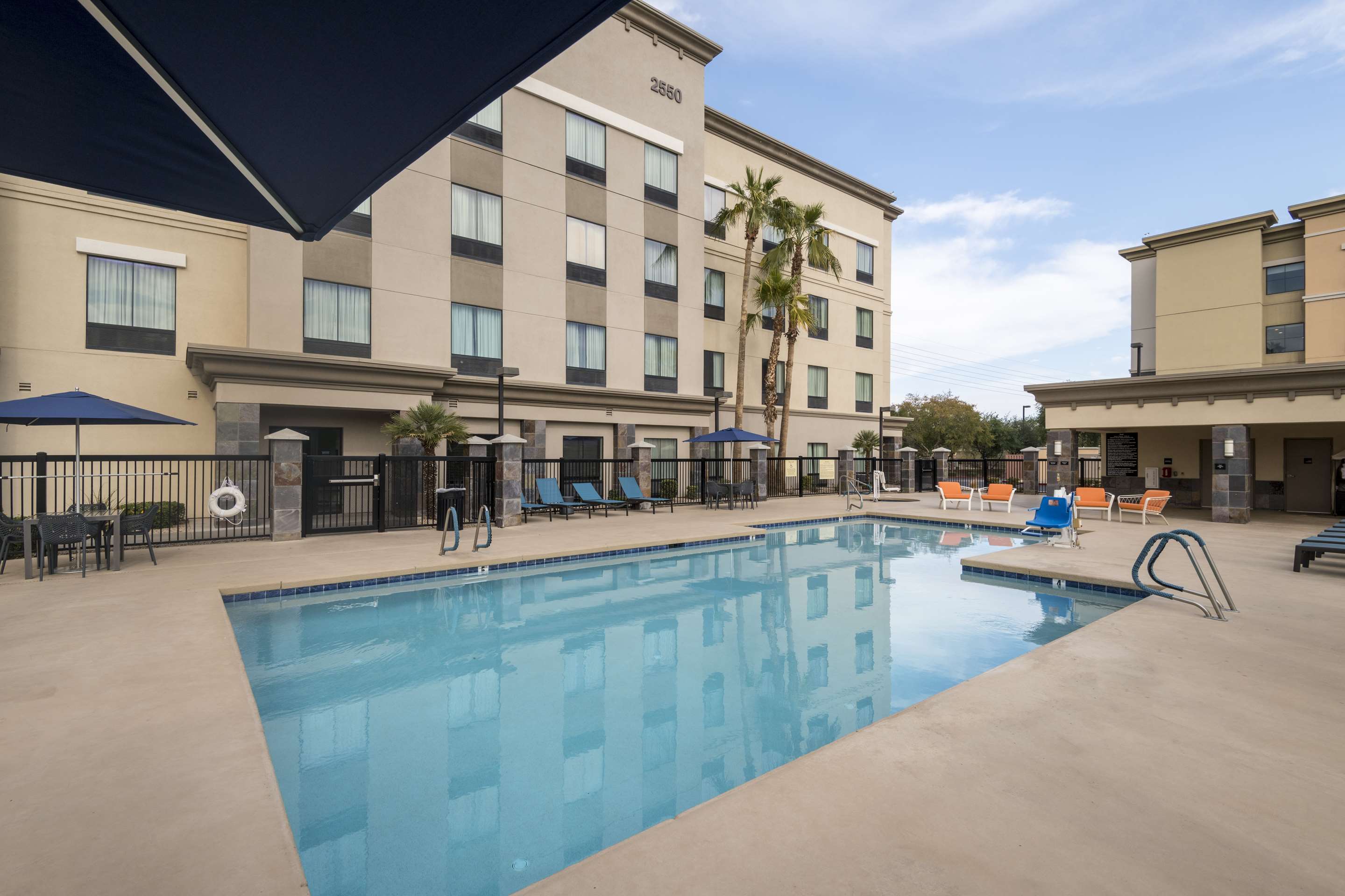 Pool | Hampton Inn & Suites Phoenix North/Happy Valley