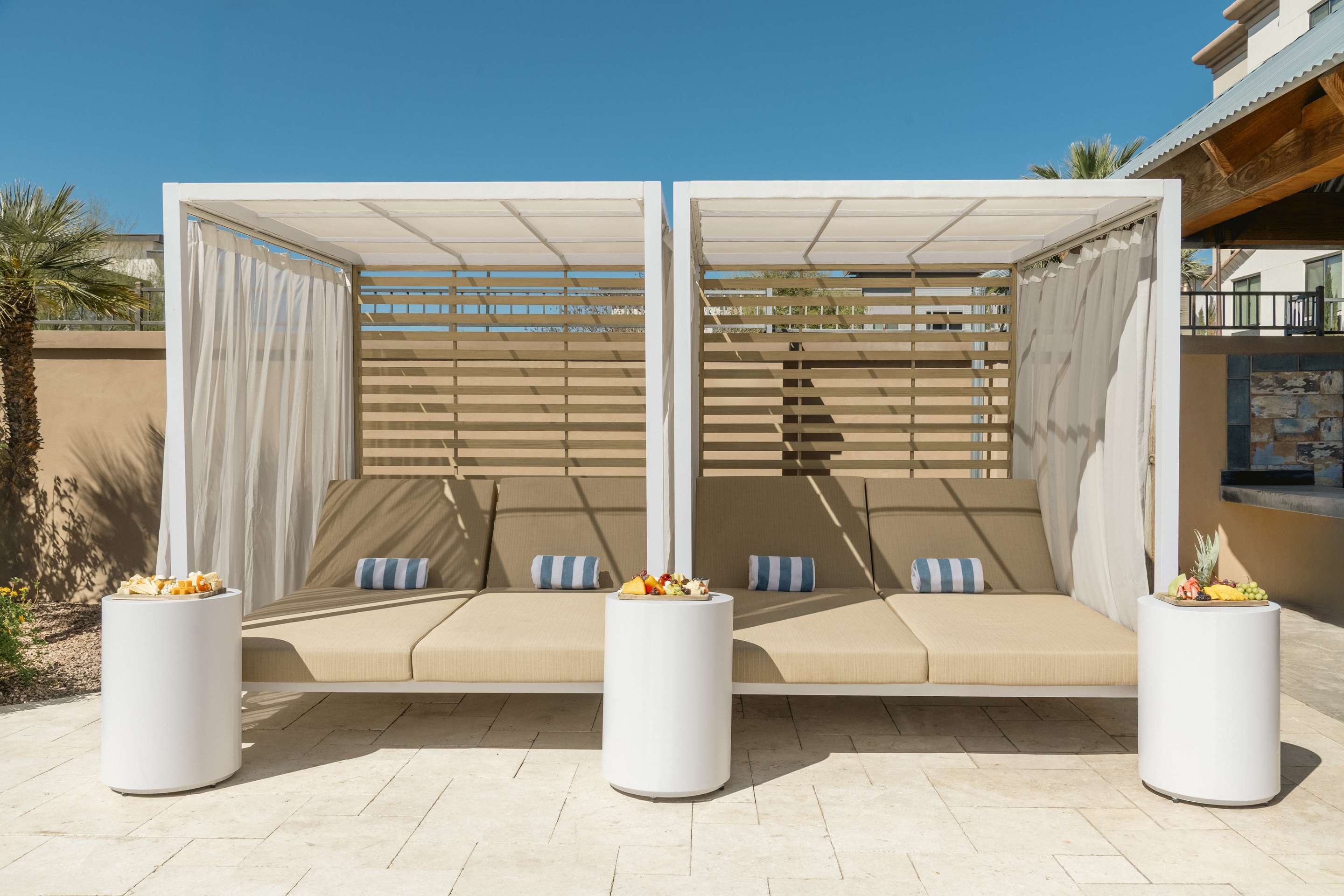 Pool | DoubleTree by Hilton Phoenix - Gilbert