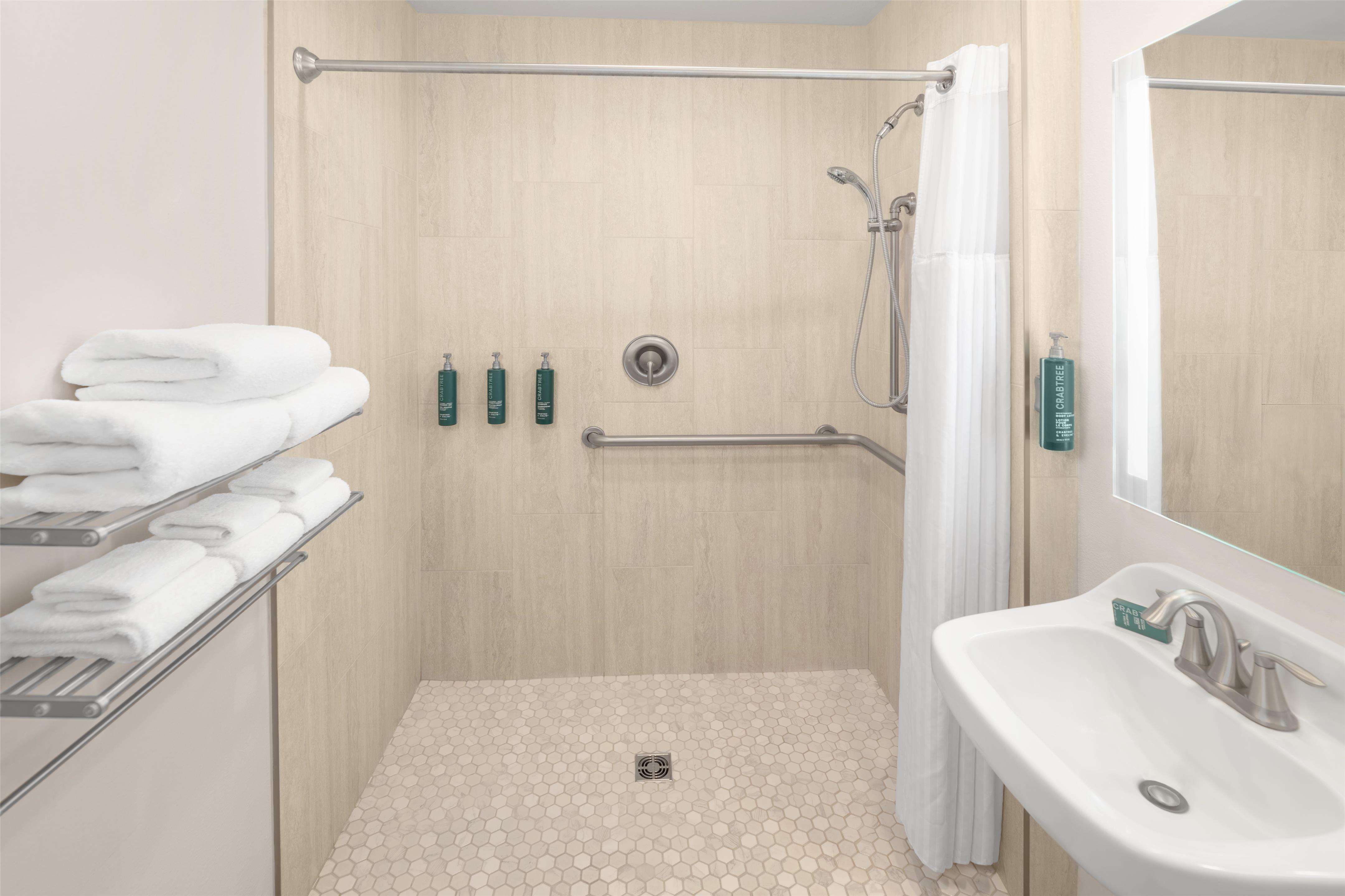 Guest room bath