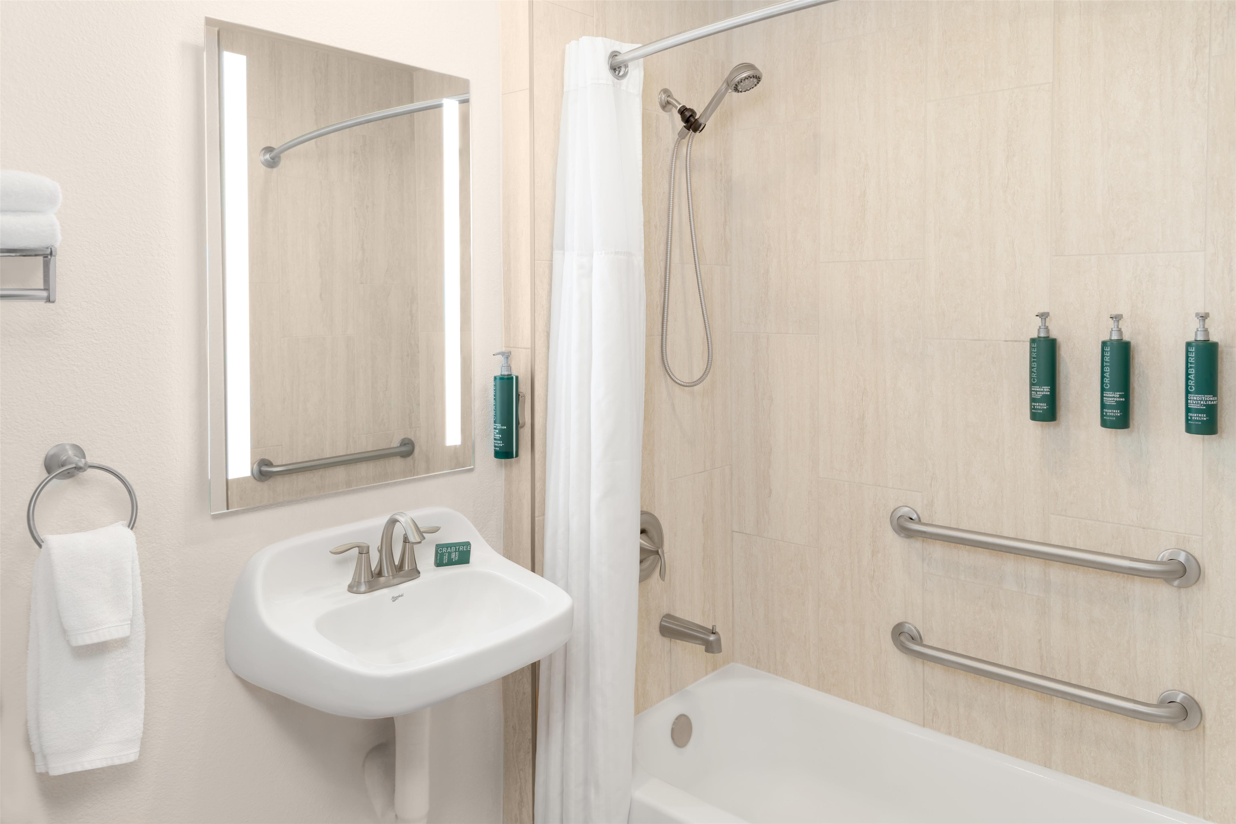 Guest room bath