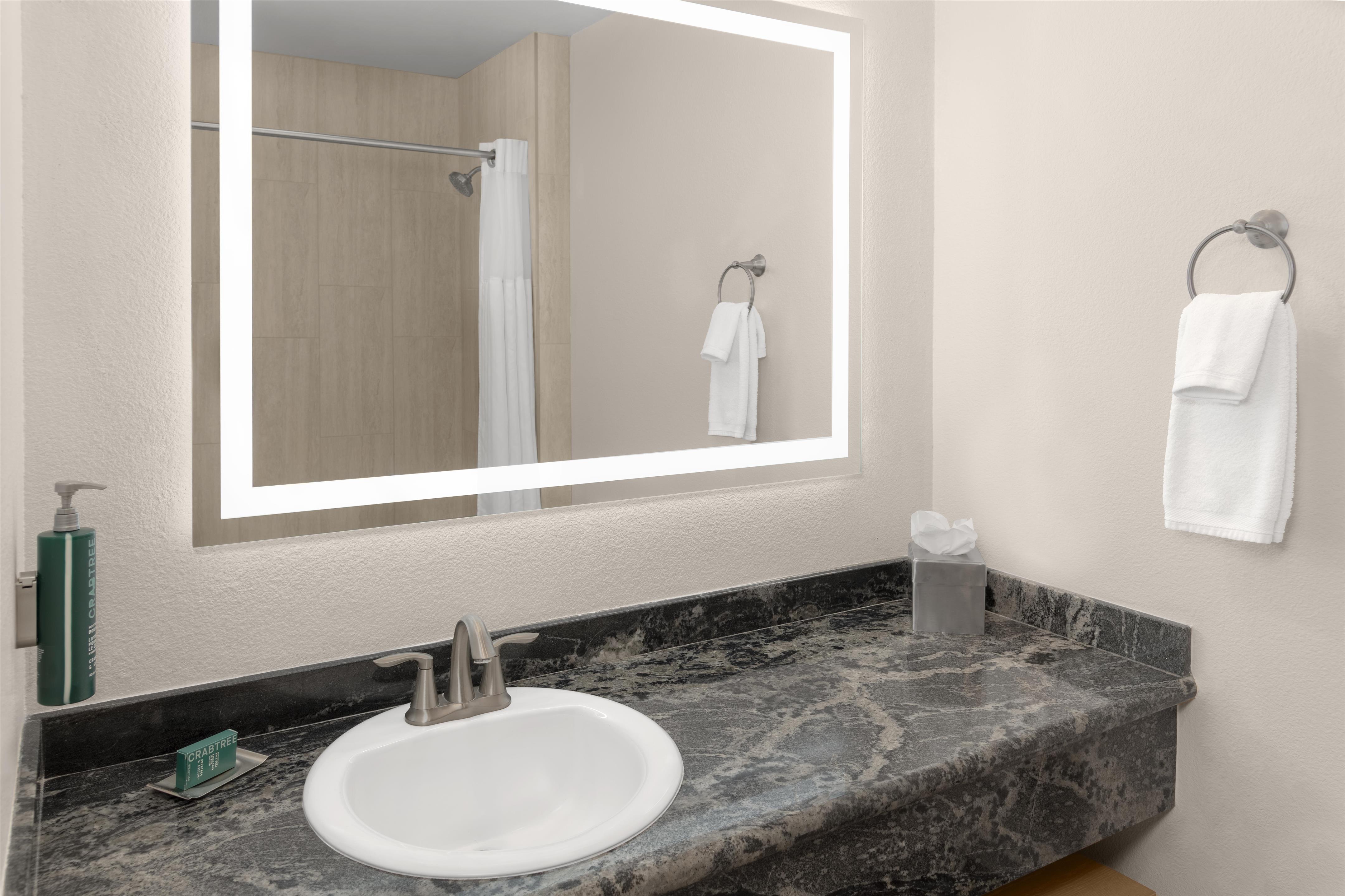 Guest room bath