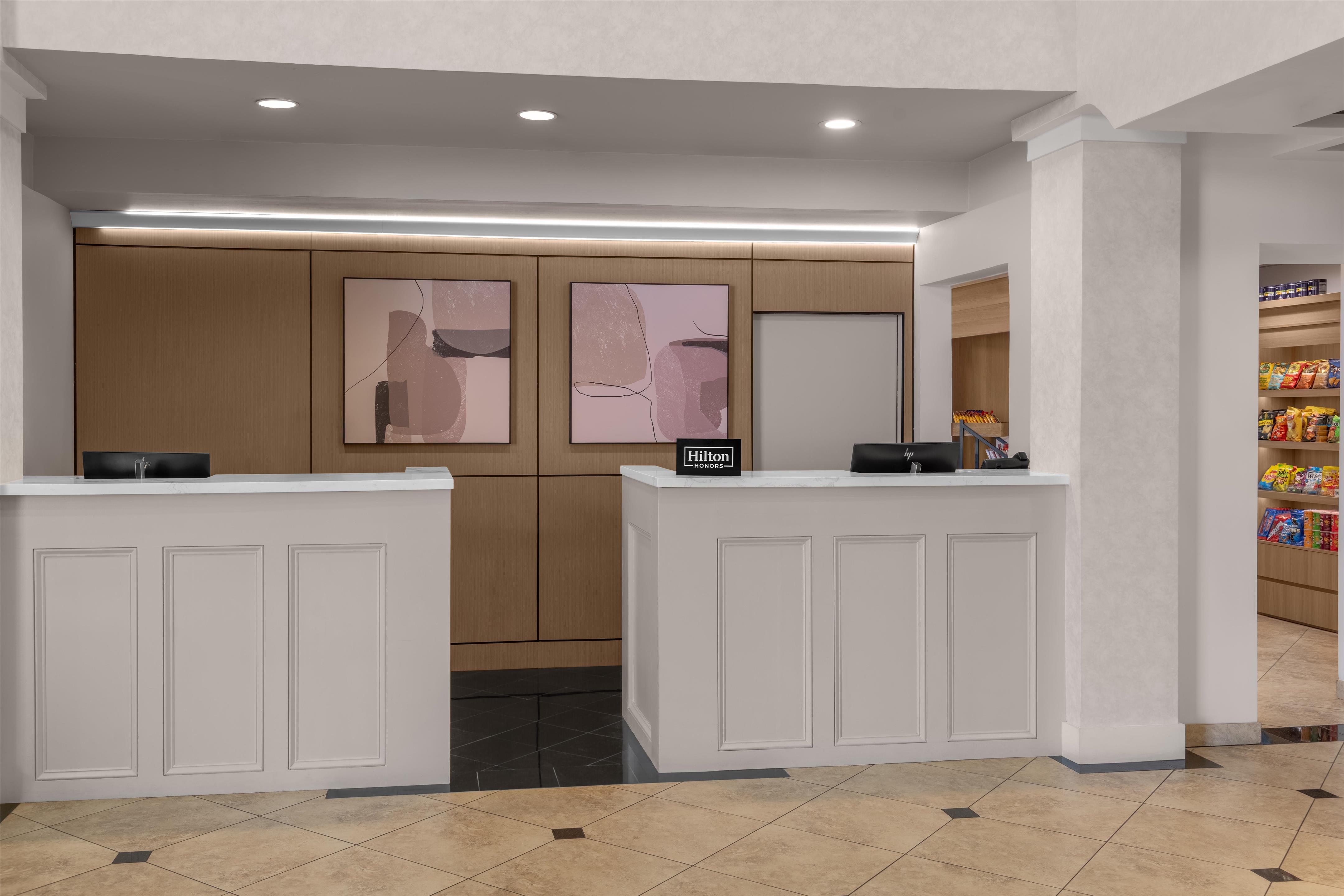 Reception | DoubleTree by Hilton Phoenix - Gilbert