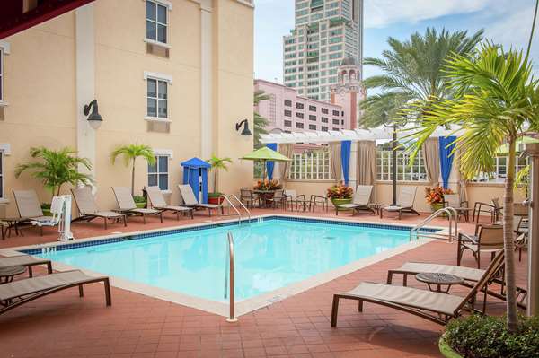 Pool - Hampton Inn & Suites Downtown St Petersburg