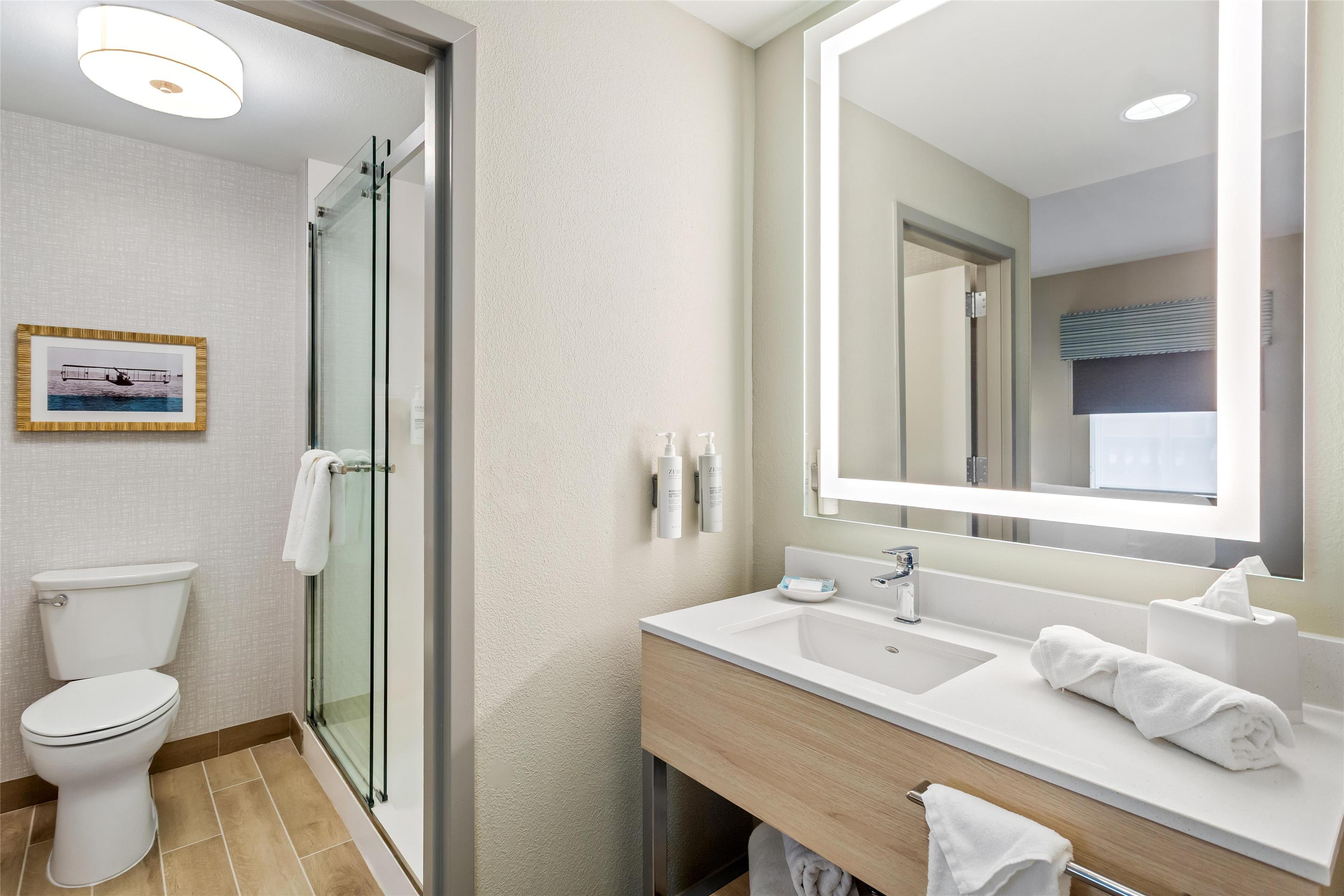 Guest room bath