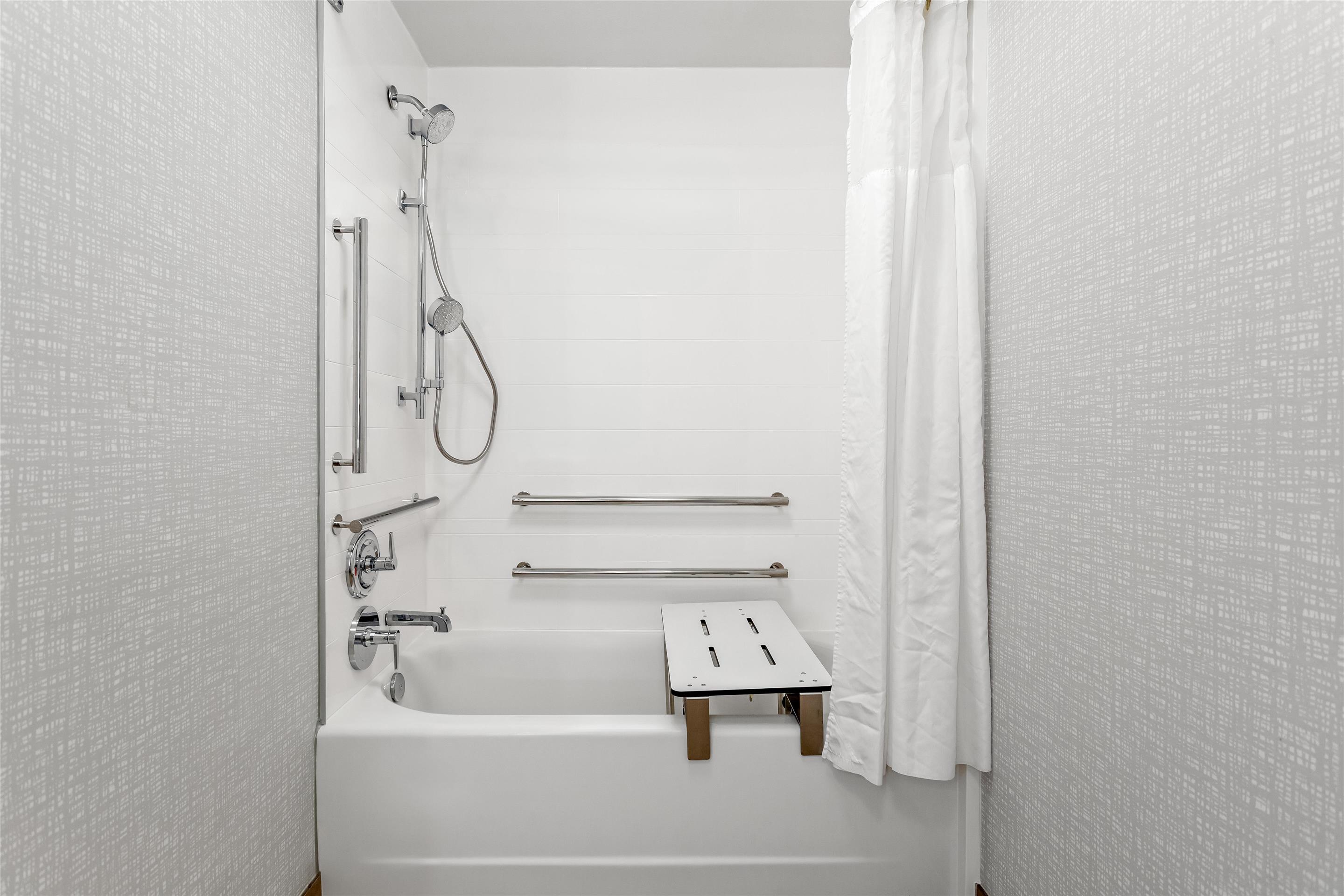Guest room bath