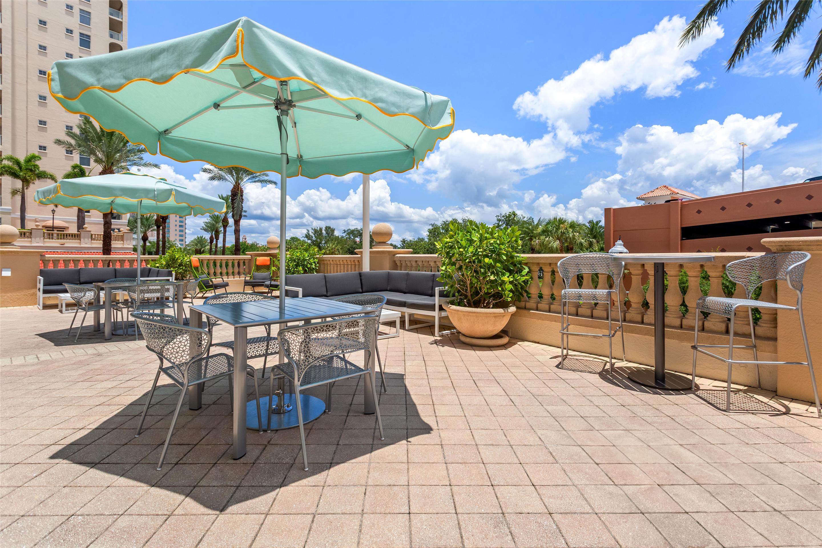 Exterior | Hampton Inn & Suites St. Petersburg/Downtown