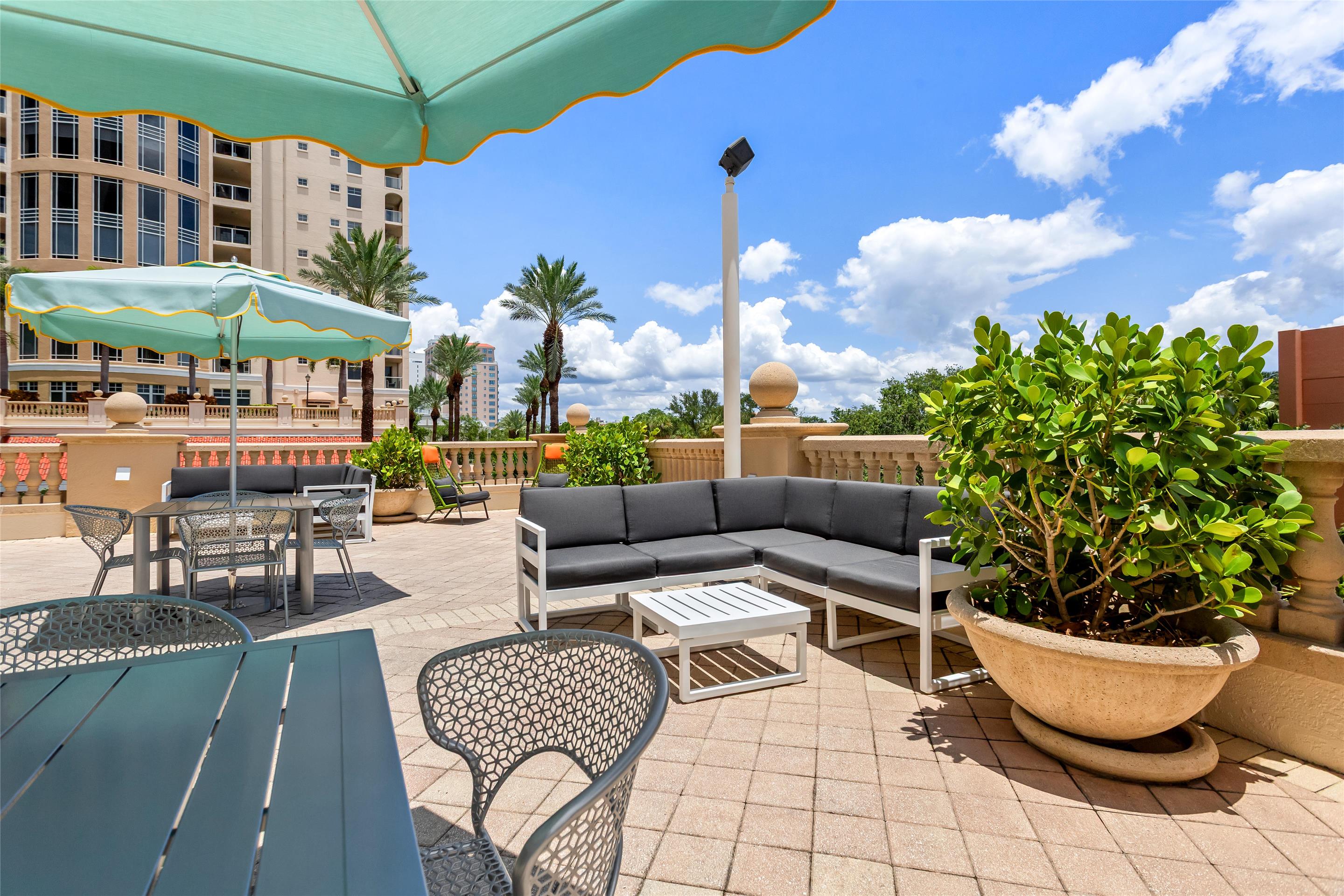 Exterior | Hampton Inn & Suites St. Petersburg/Downtown