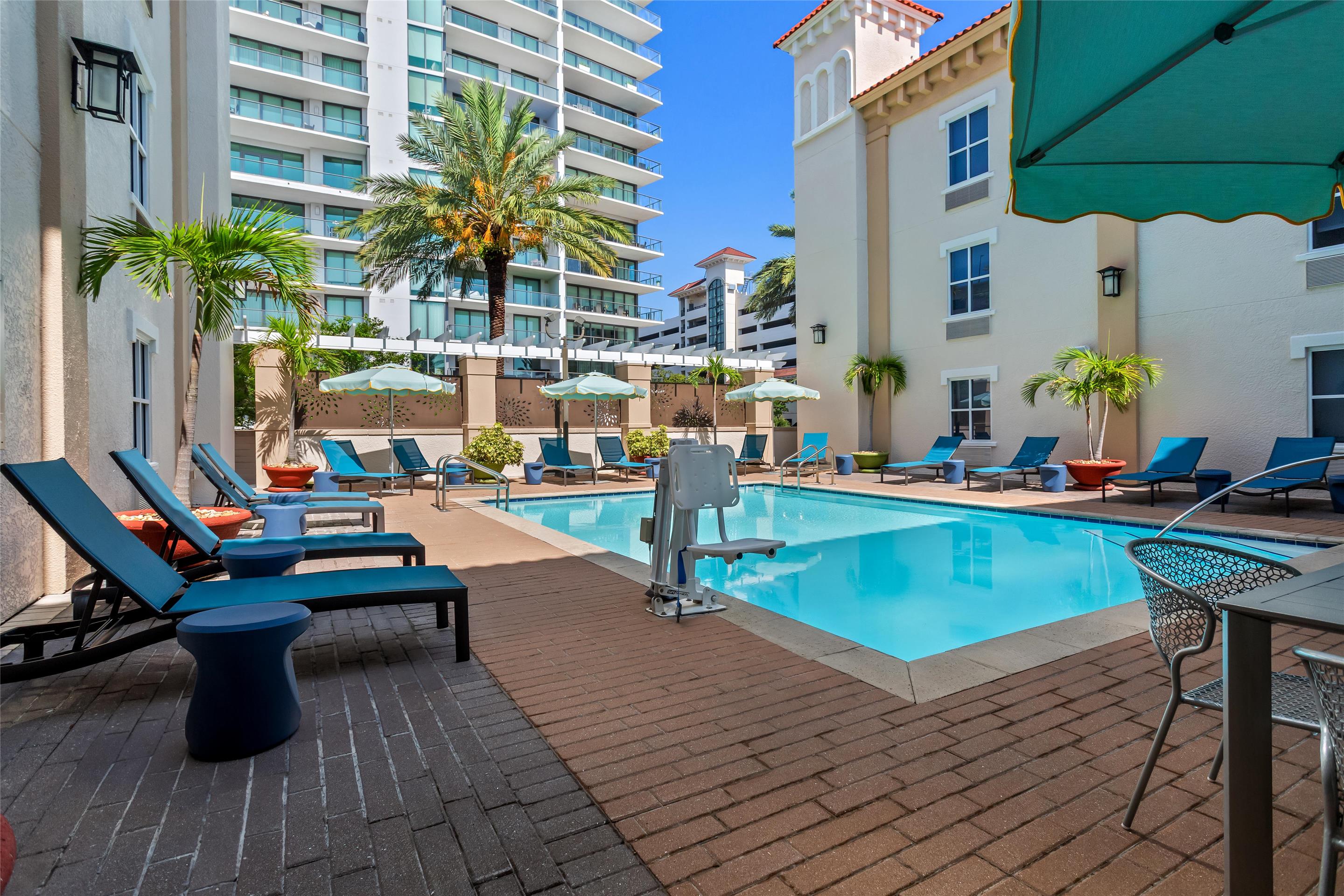 Pool | Hampton Inn & Suites St. Petersburg/Downtown