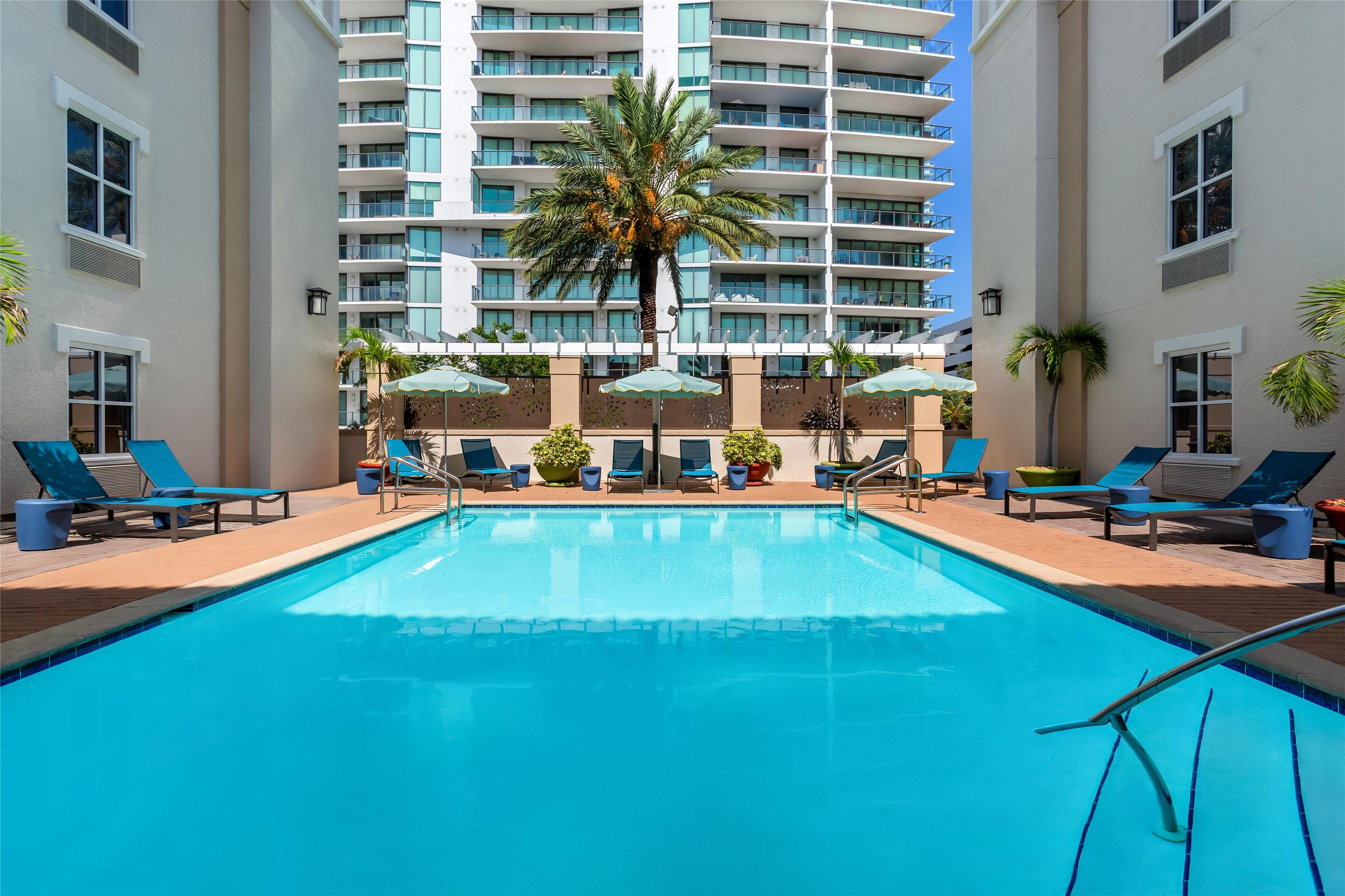 Pool | Hampton Inn & Suites St. Petersburg/Downtown