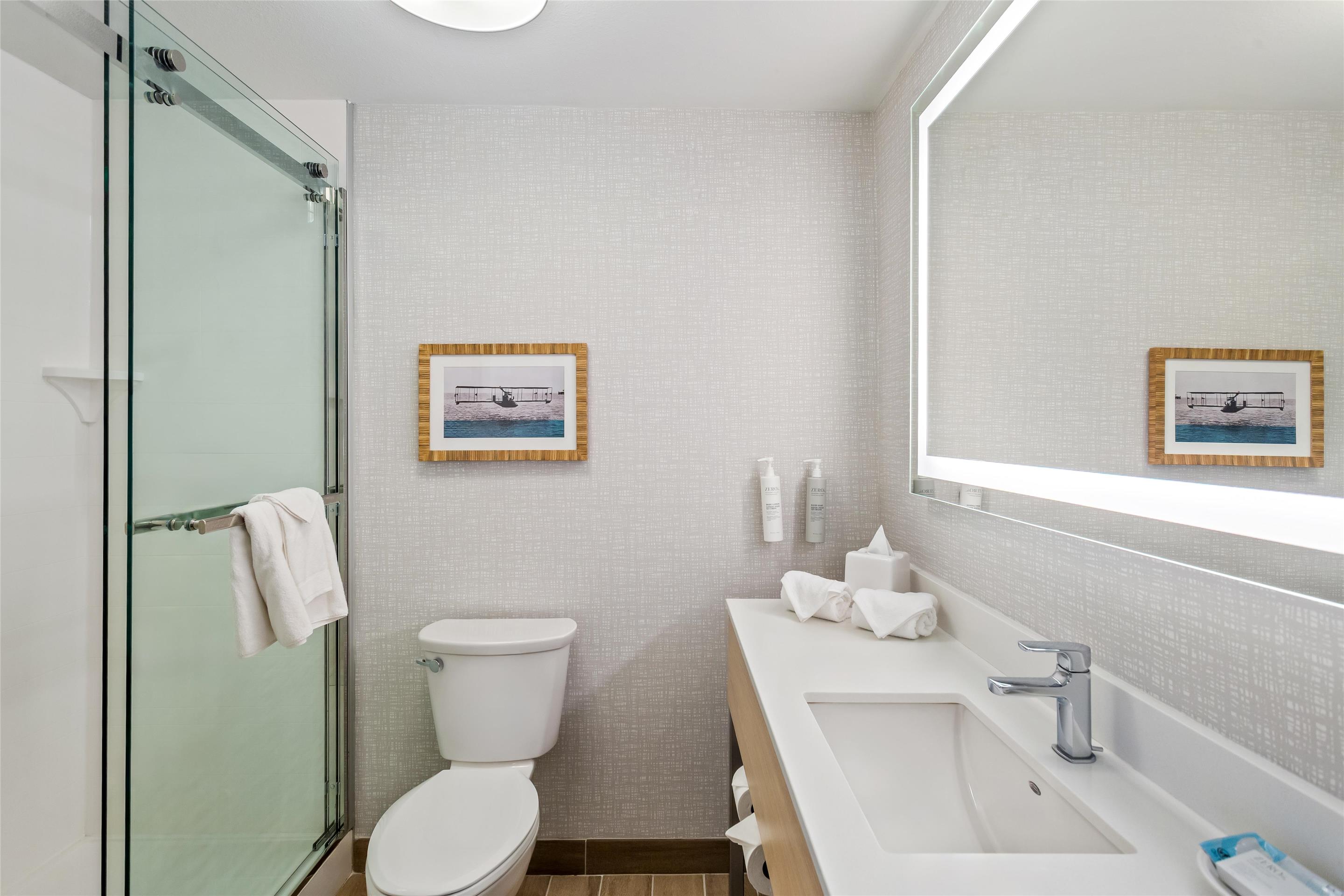 Guest room bath