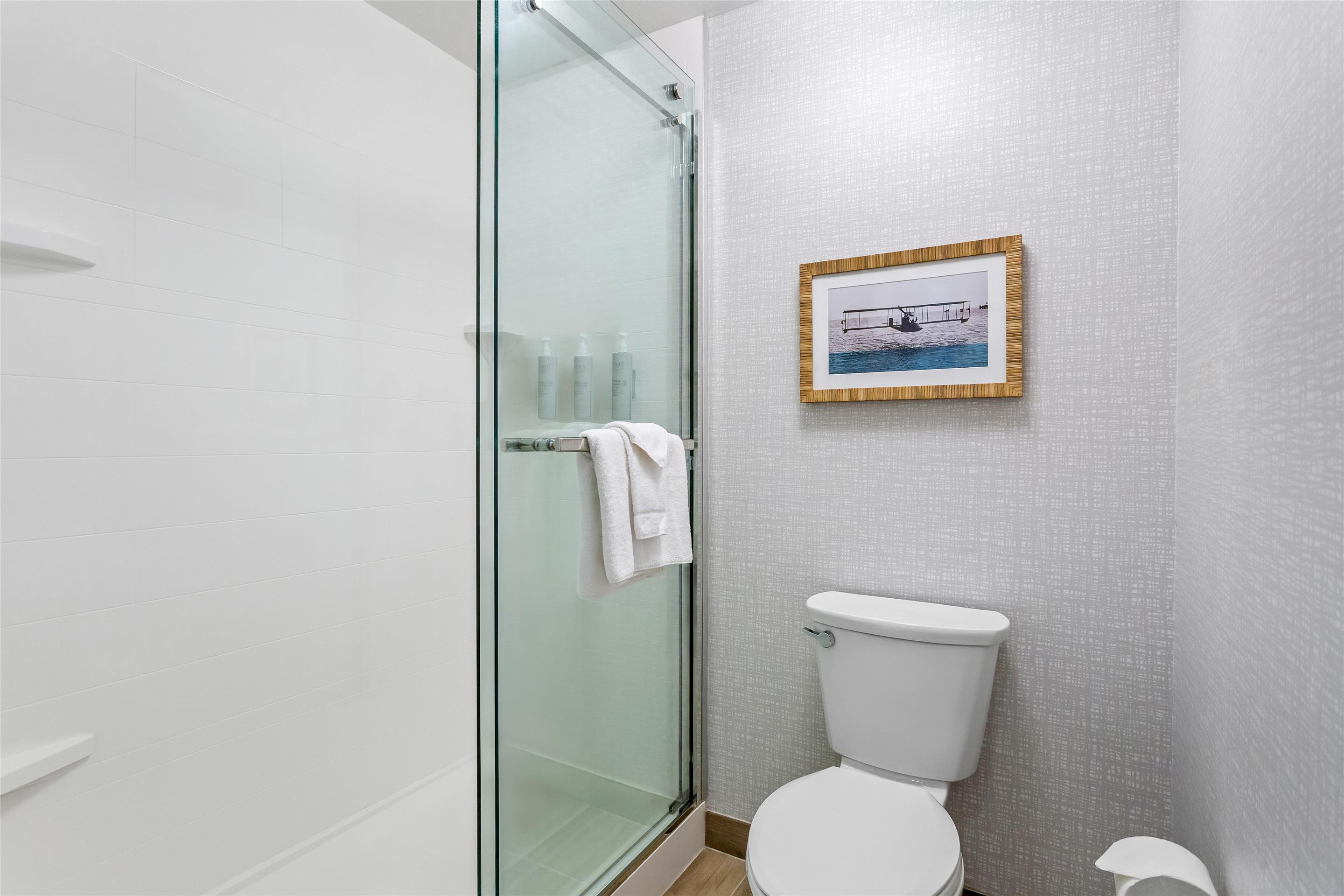 Guest room bath