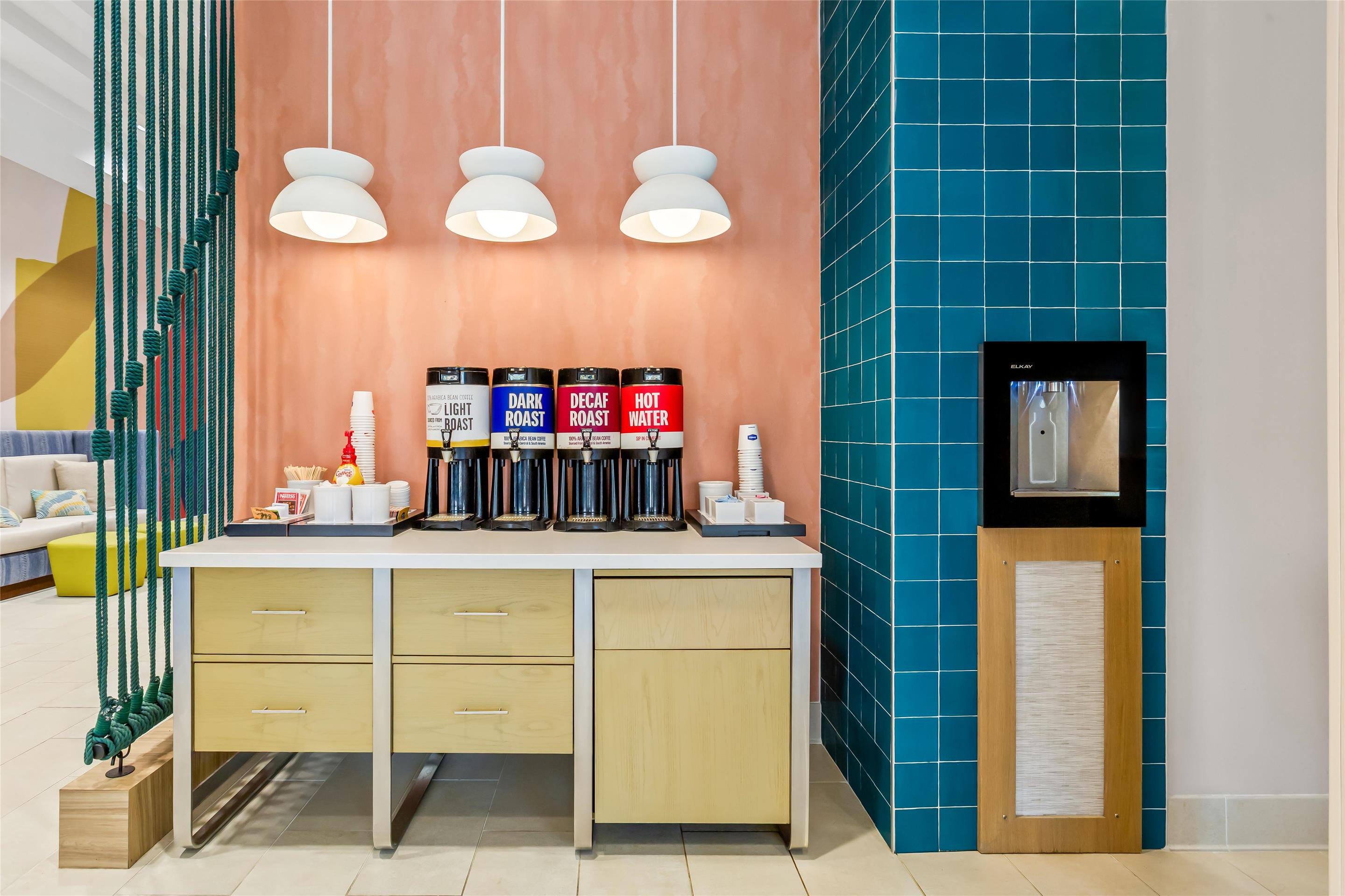 Restaurant | Hampton Inn & Suites St. Petersburg/Downtown